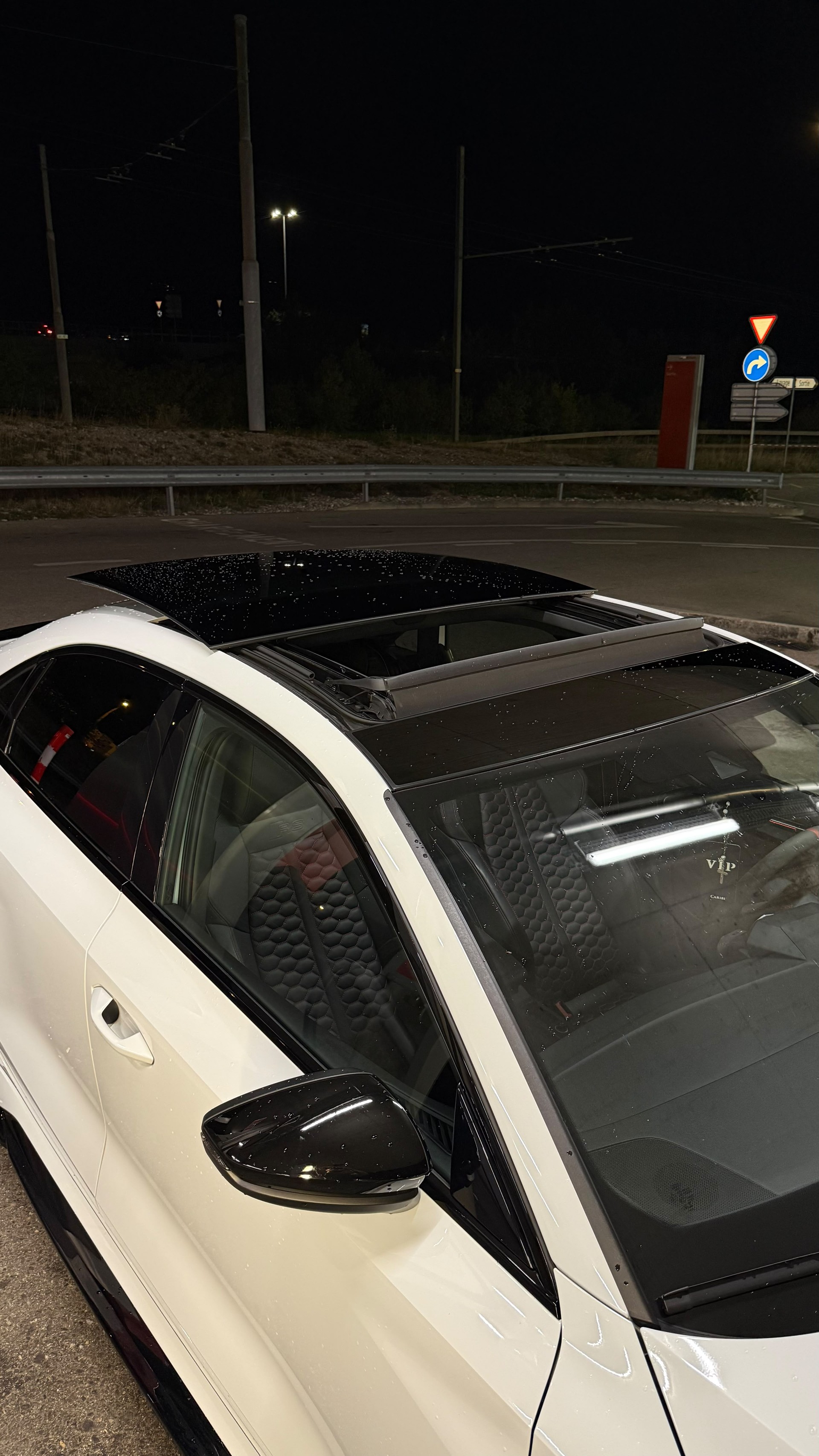 AUDI RS3 Limousine 2.5 TSI quattro S-tronic-image-4