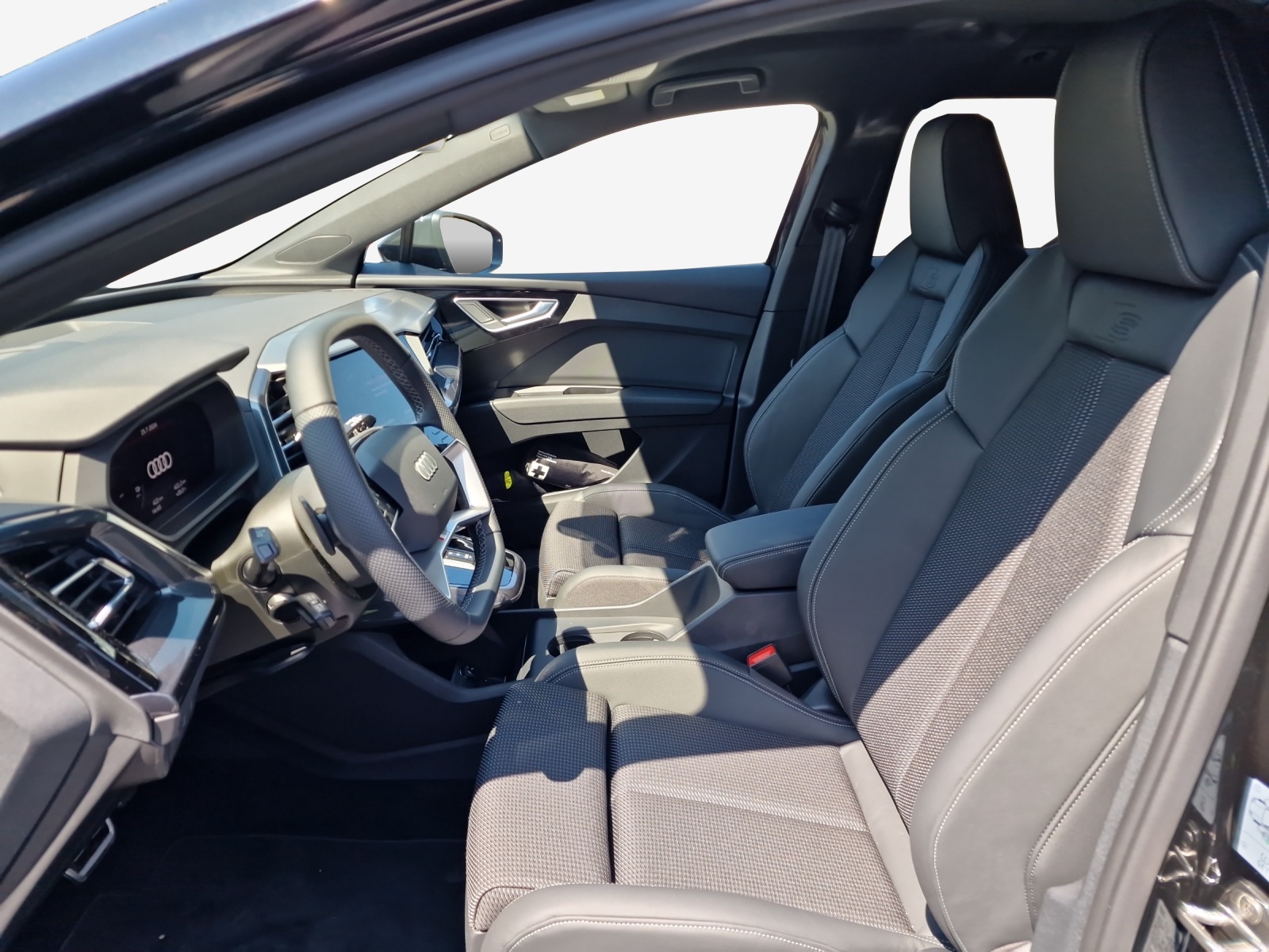 AUDI Q4 e-tron 45 Attraction quattro-image-6