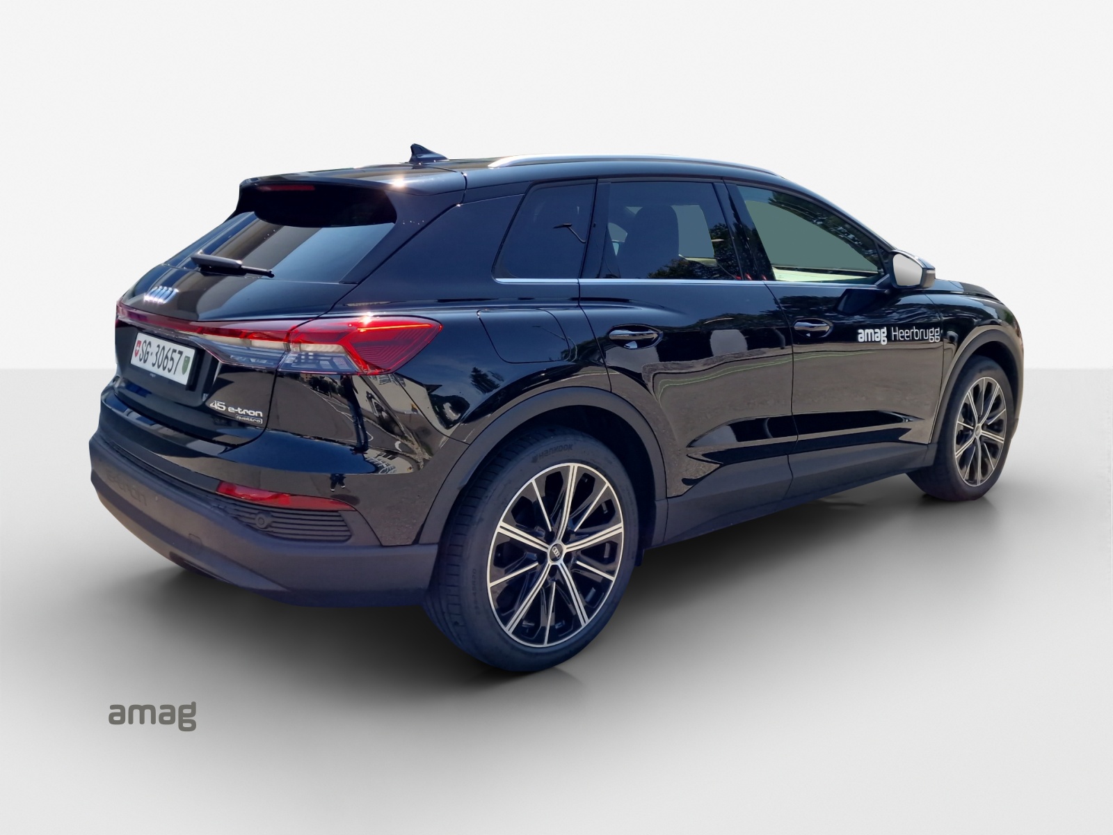 AUDI Q4 e-tron 45 Attraction quattro-image-3