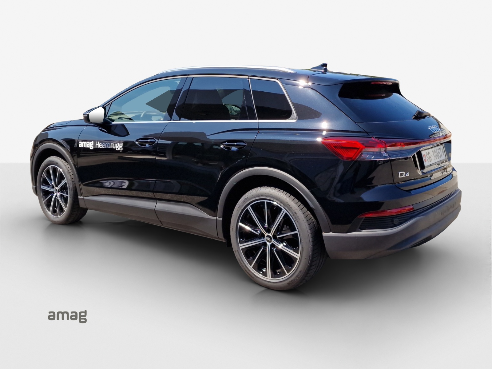 AUDI Q4 e-tron 45 Attraction quattro-image-2