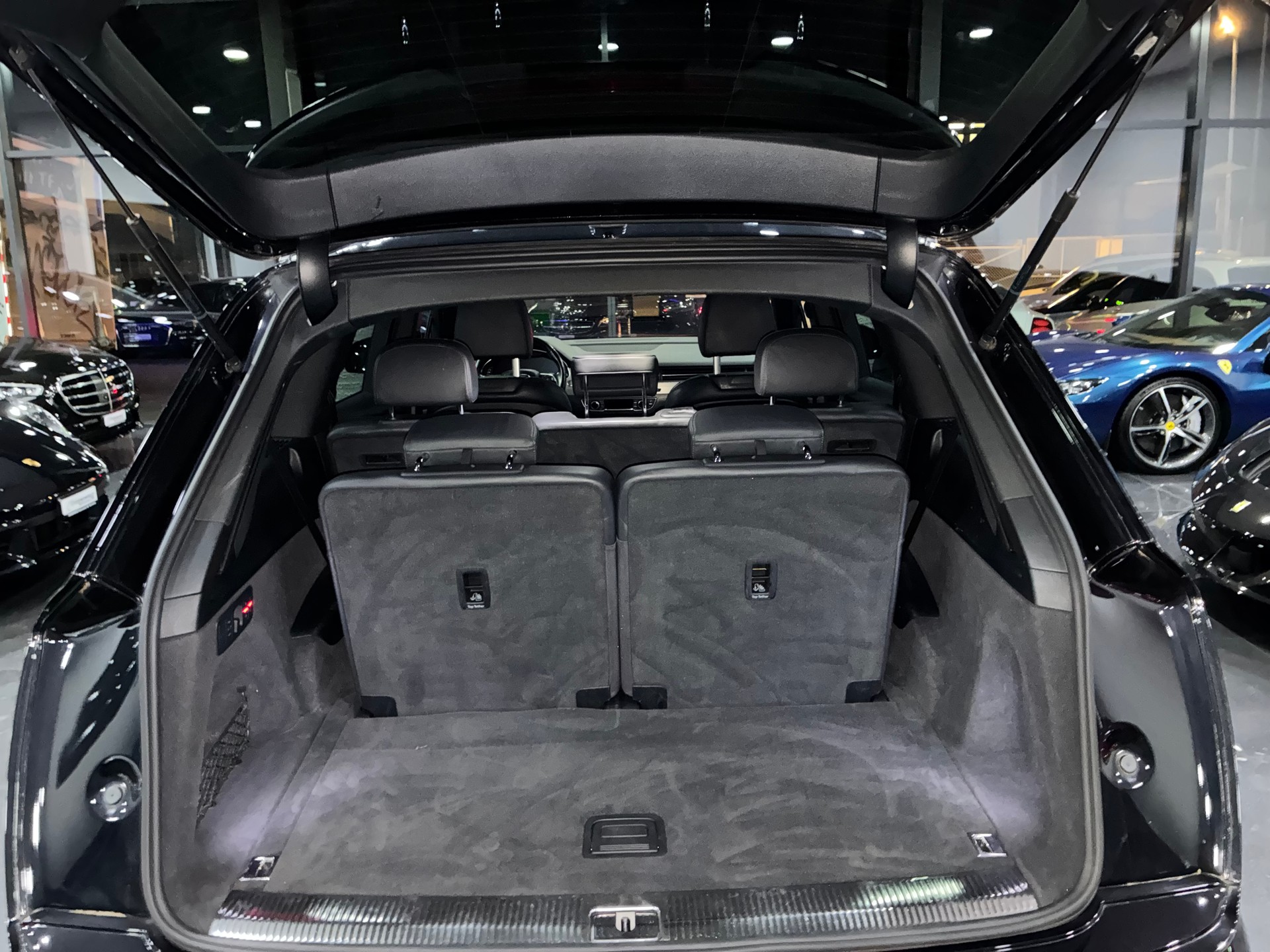 AUDI SQ7 4.0 TDI quattro tiptronic-image-11