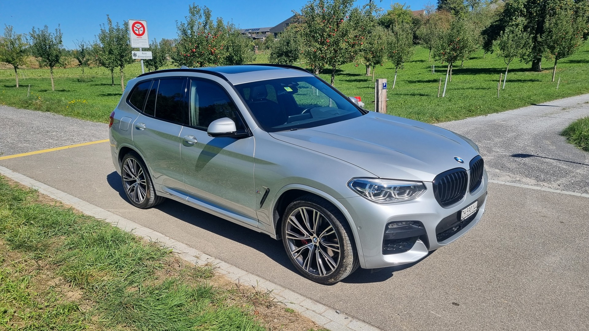 BMW 30e xDrive-image-2