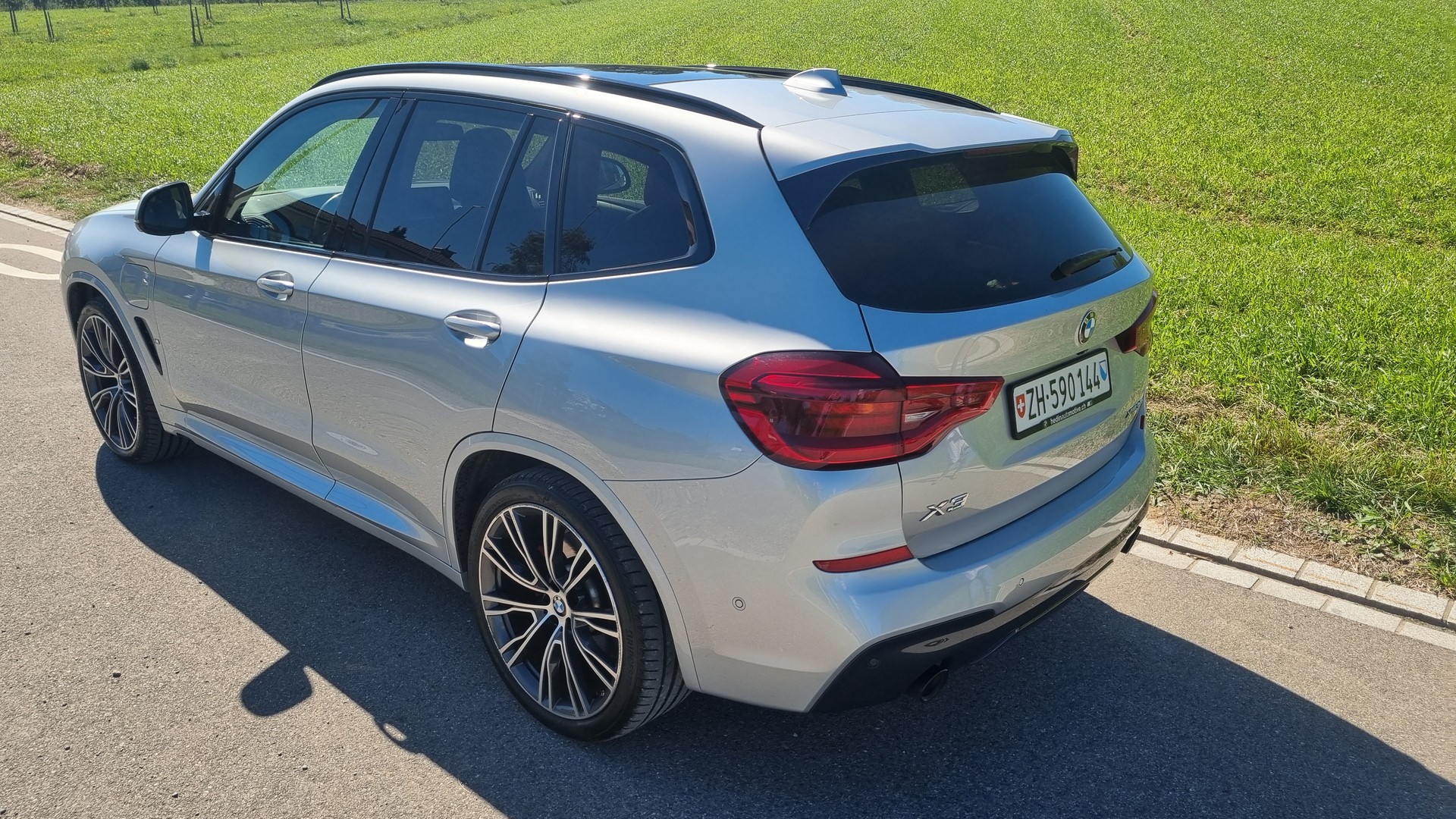 BMW 30e xDrive-image-4