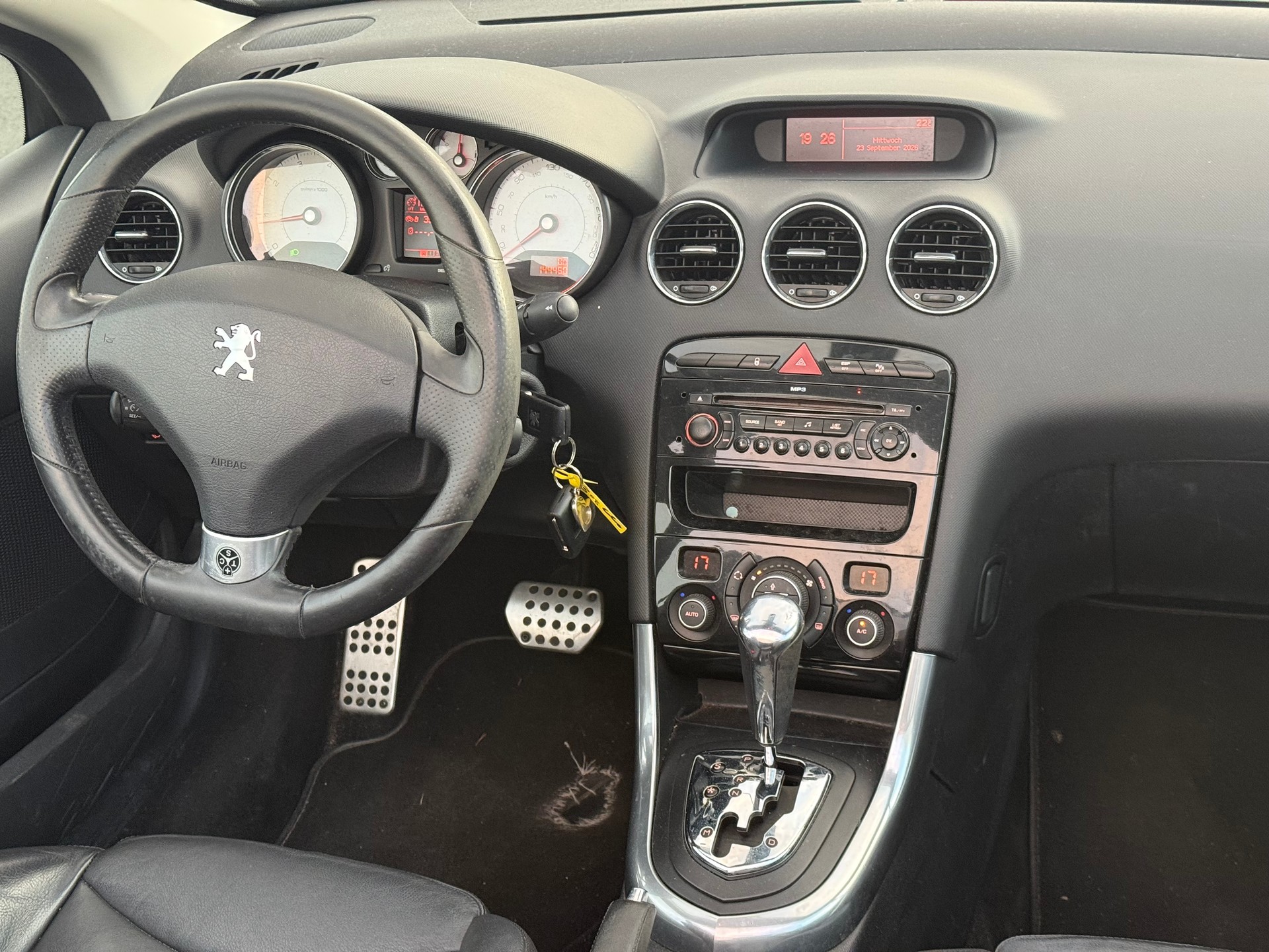 PEUGEOT 308 CC 1.6 16V Turbo Sport Pack Automatic-image-9