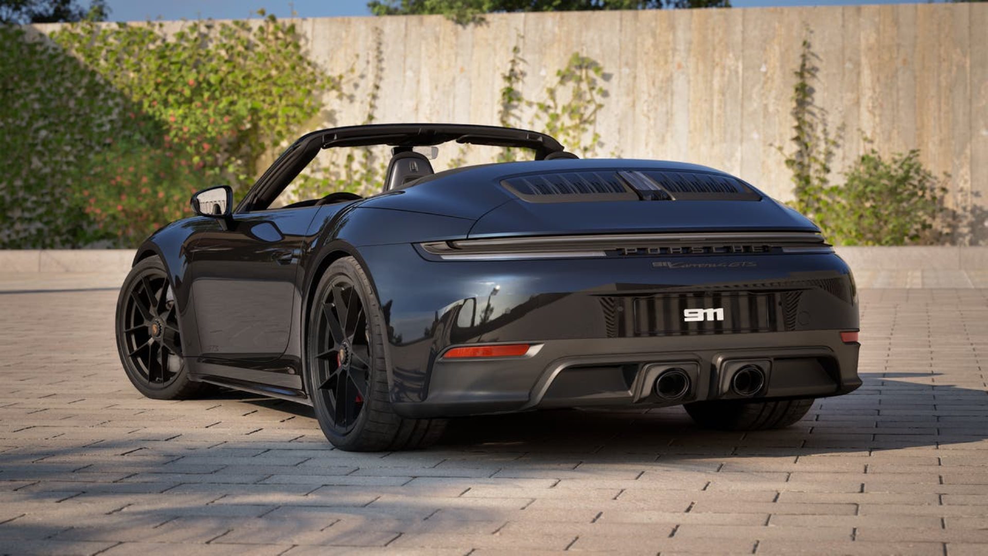 PORSCHE 911 Carrera 4 GTS Cabriolet-image-2