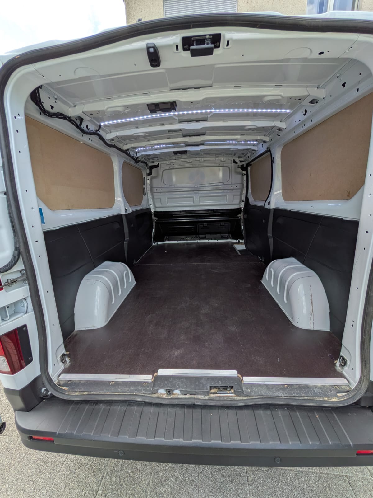 NISSAN PRIMASTAR-image-10