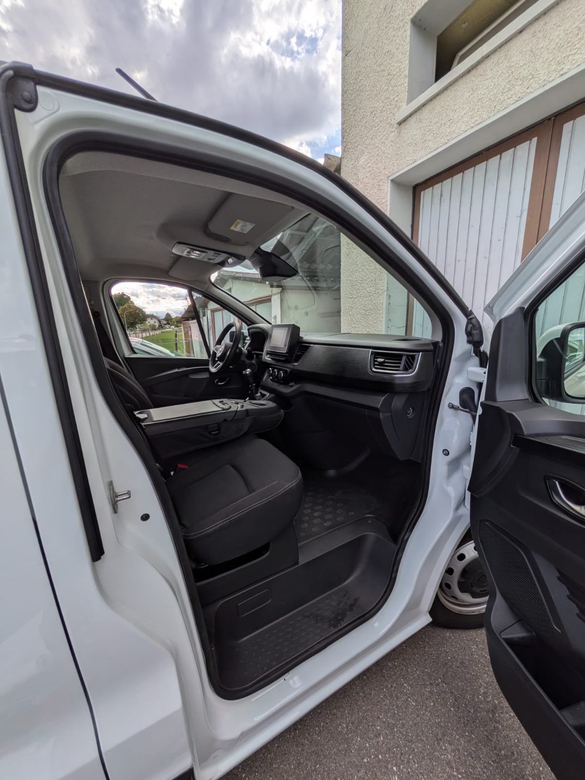 NISSAN PRIMASTAR-image-7