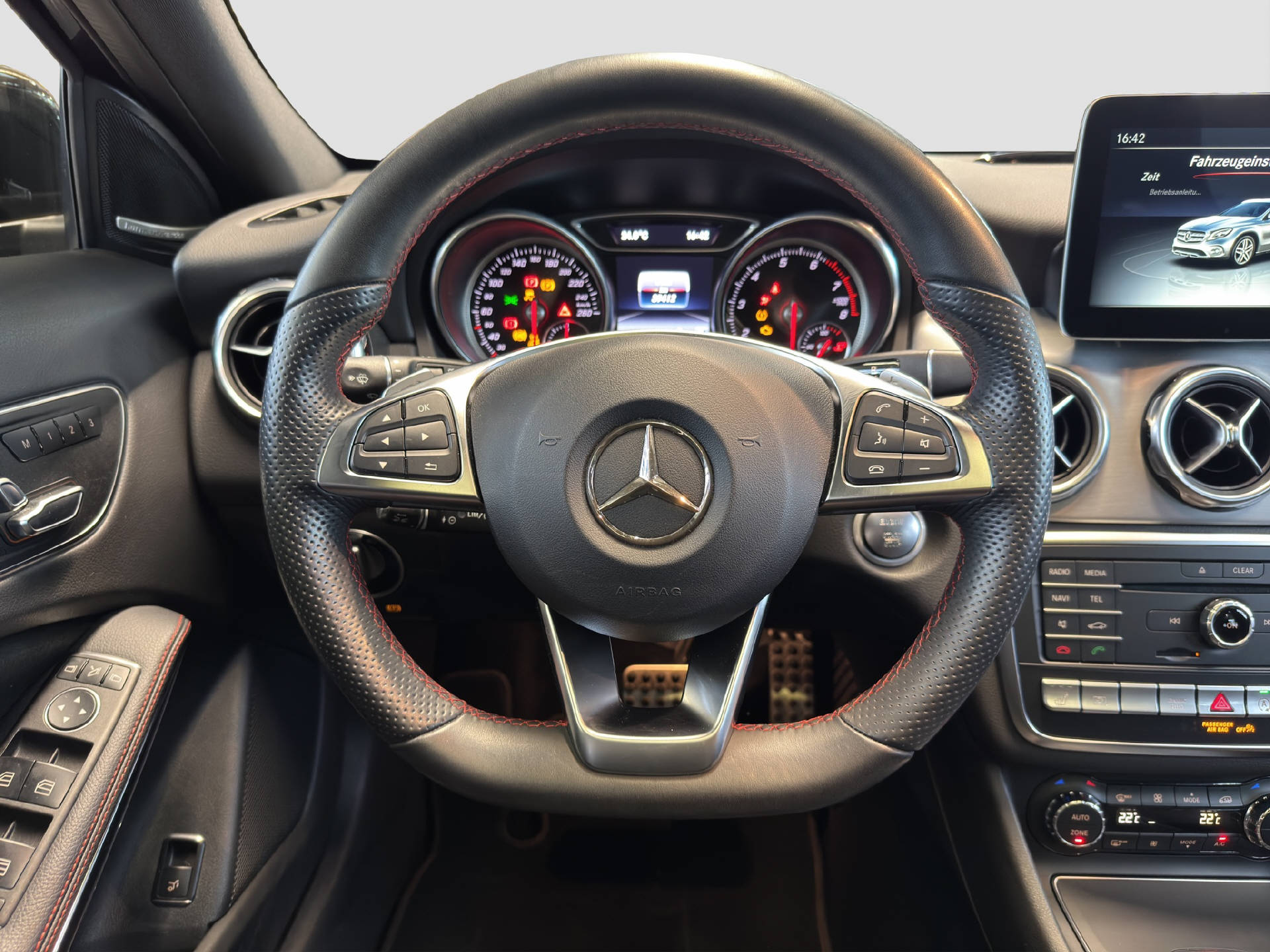 MERCEDES-BENZ GLA 250-image-8