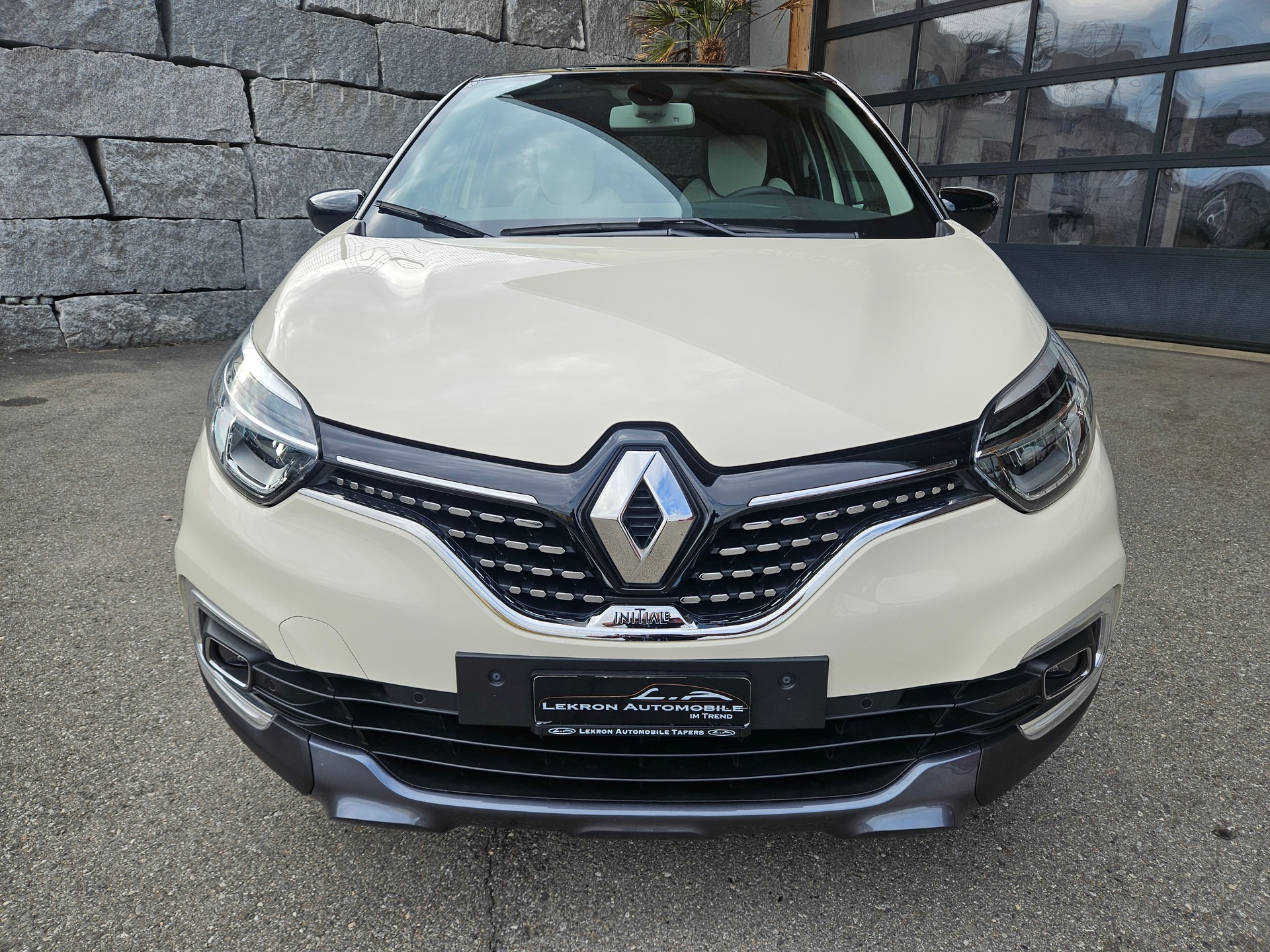 RENAULT Captur 1.2 T 16V Initiale Paris EDC-image-1