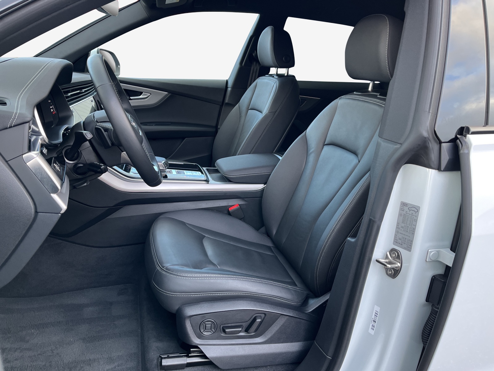 AUDI Q8 SUV 45 TDI quattro tiptronic-image-7