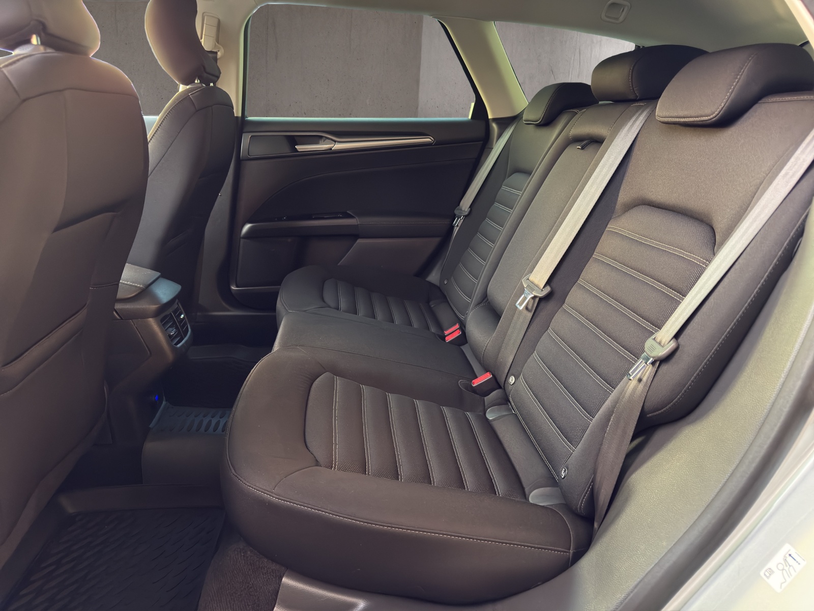 FORD Mondeo 2.0 TDCi Trend PowerShift-image-6