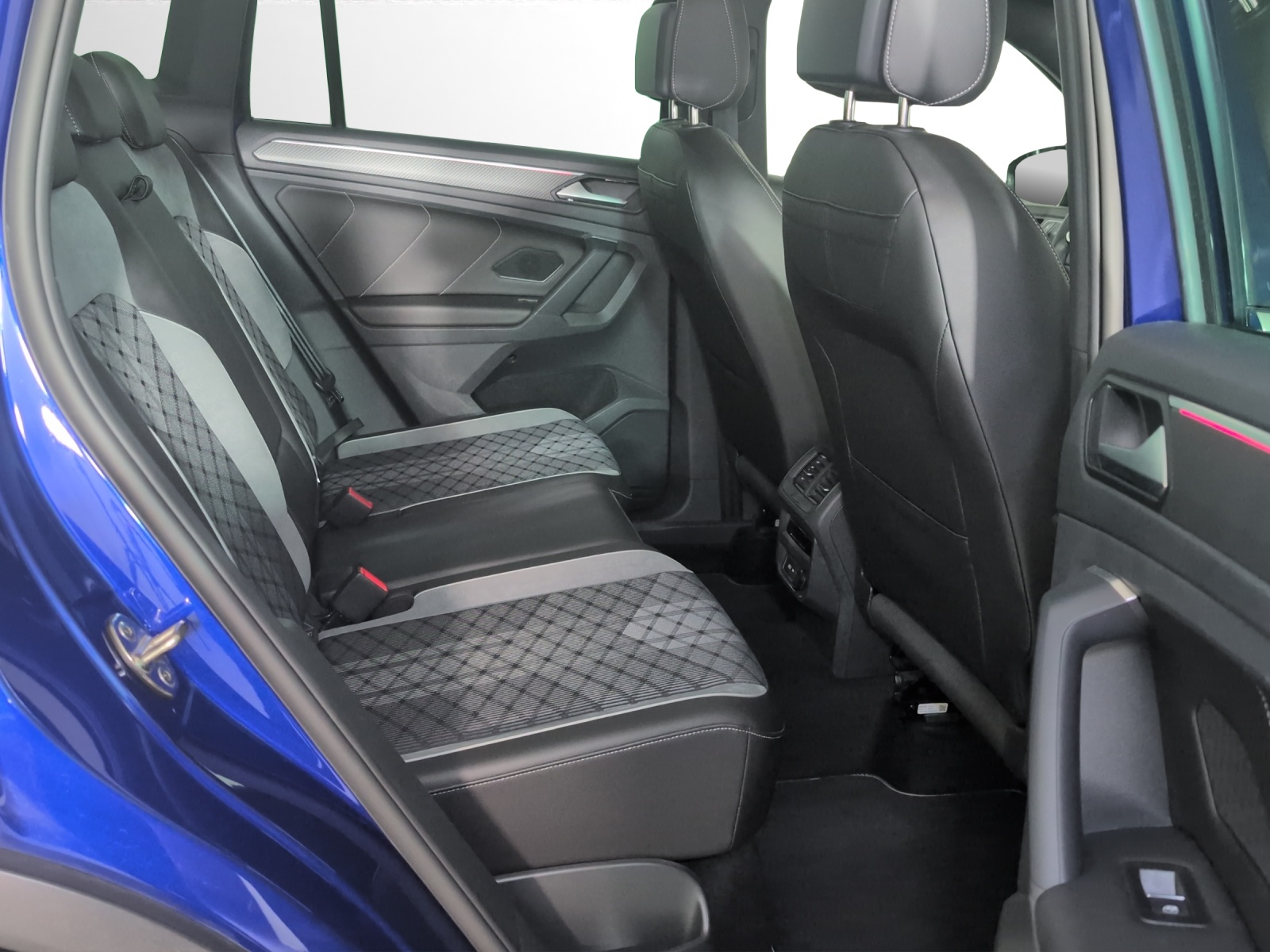 VW Tiguan 2.0TSI R-Line 4Motion DSG-image-8
