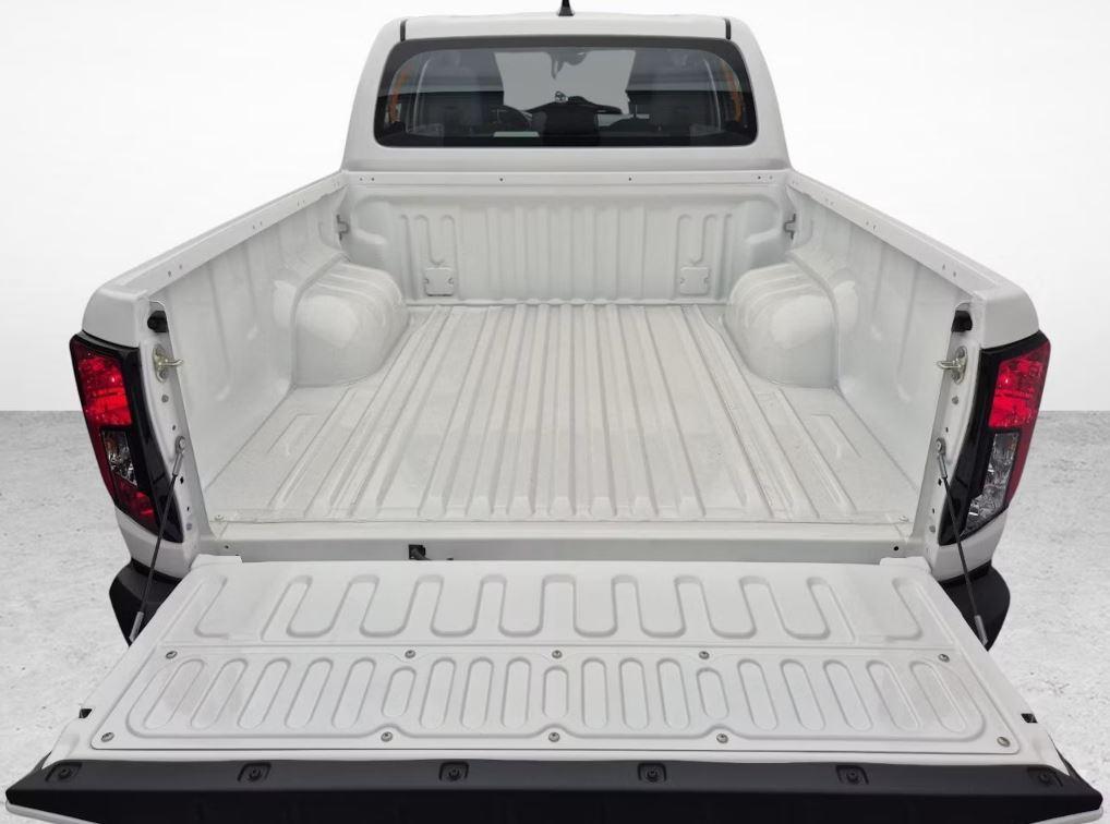 TOYOTA Hilux Double Cab.-Pick-up 2.8 D-4D MHEV 204 Active-image-5