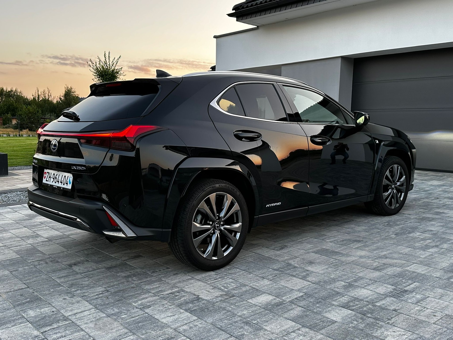 LEXUS 250h F-Sport-image-1