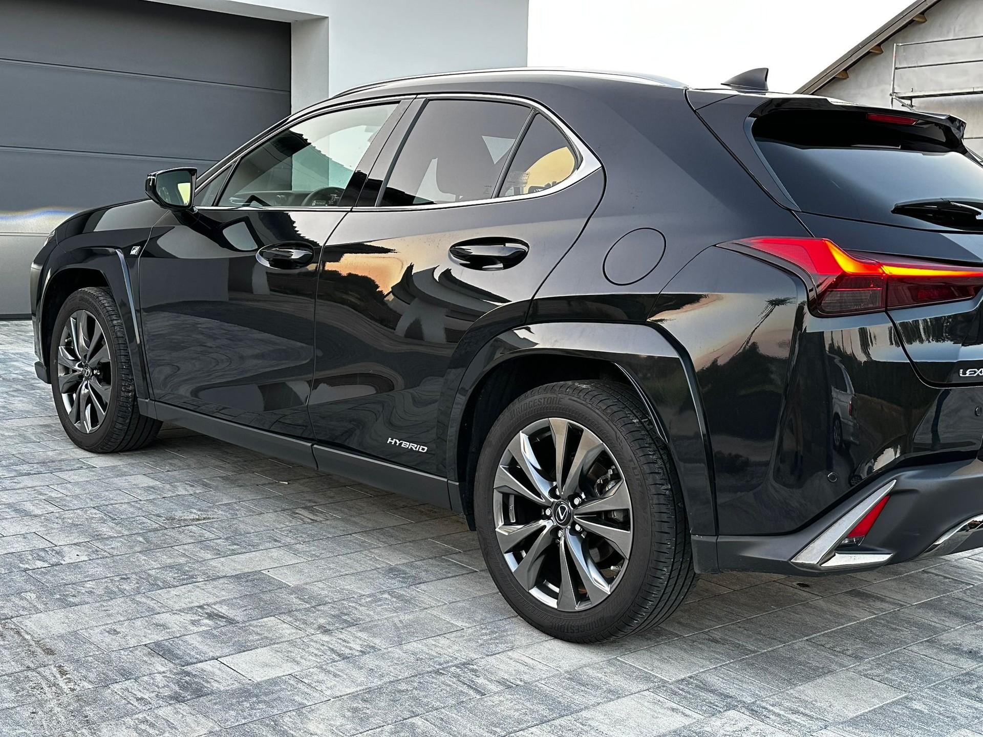 LEXUS 250h F-Sport-image-2
