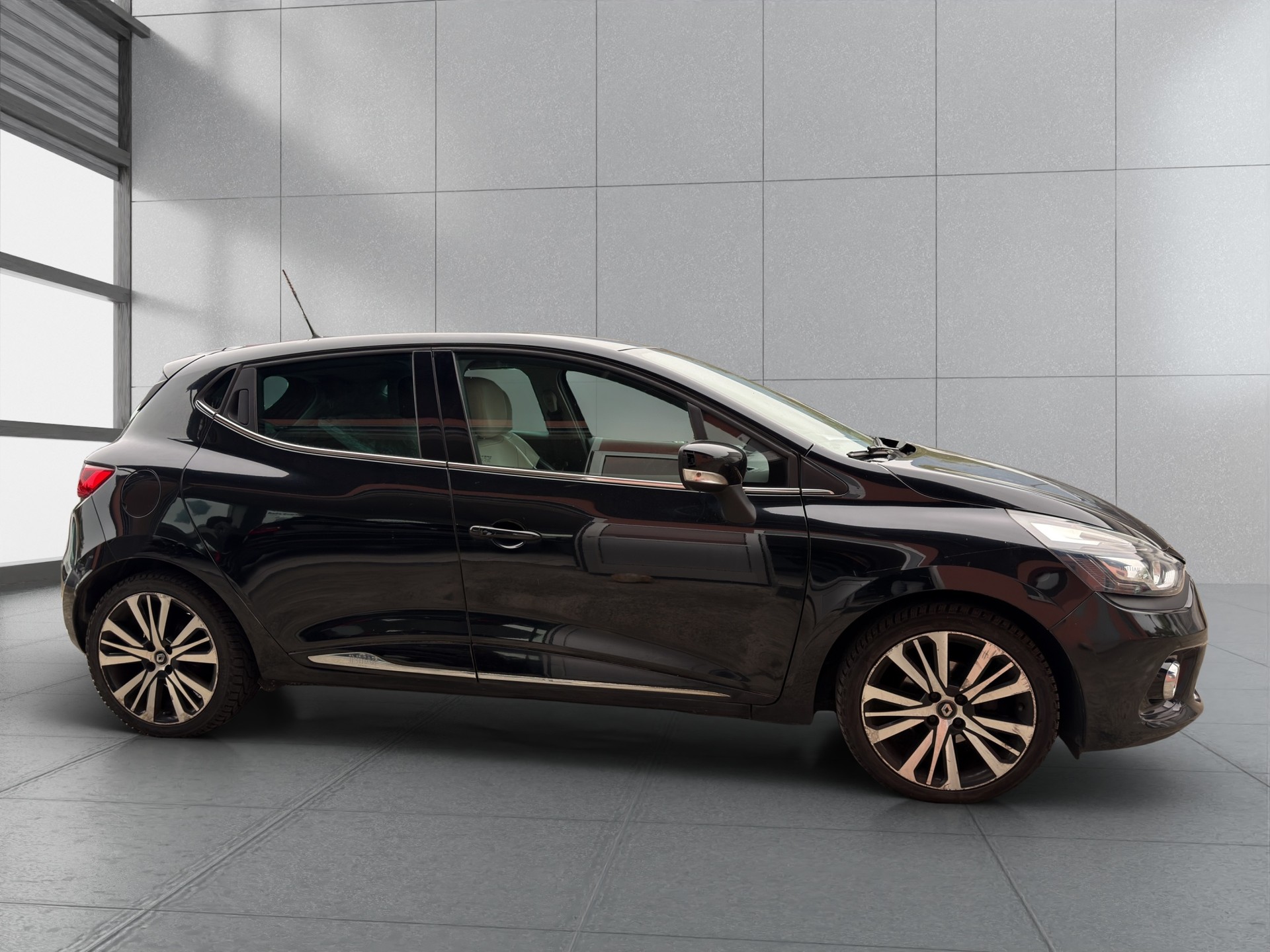 RENAULT Clio Grandtour 1.2 16V T Swiss Edition EDC-image-7