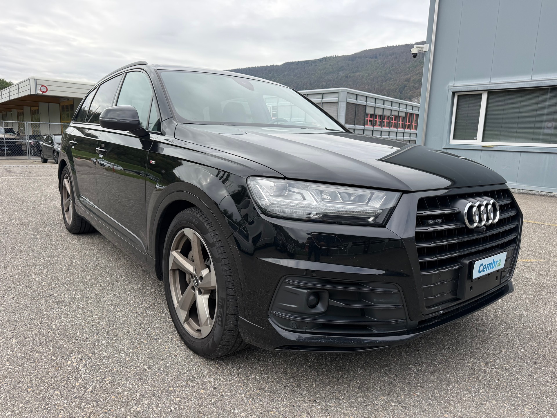 AUDI S-LINE !! Q7 3.0 TFSI " 2018" QUATTRO MIT 7 SITZPLÄTZE" TIPTRONIC 333 PS BENZIN. AB MFK. AB SERVICE. MIT AHK 3500 KG .-image-2