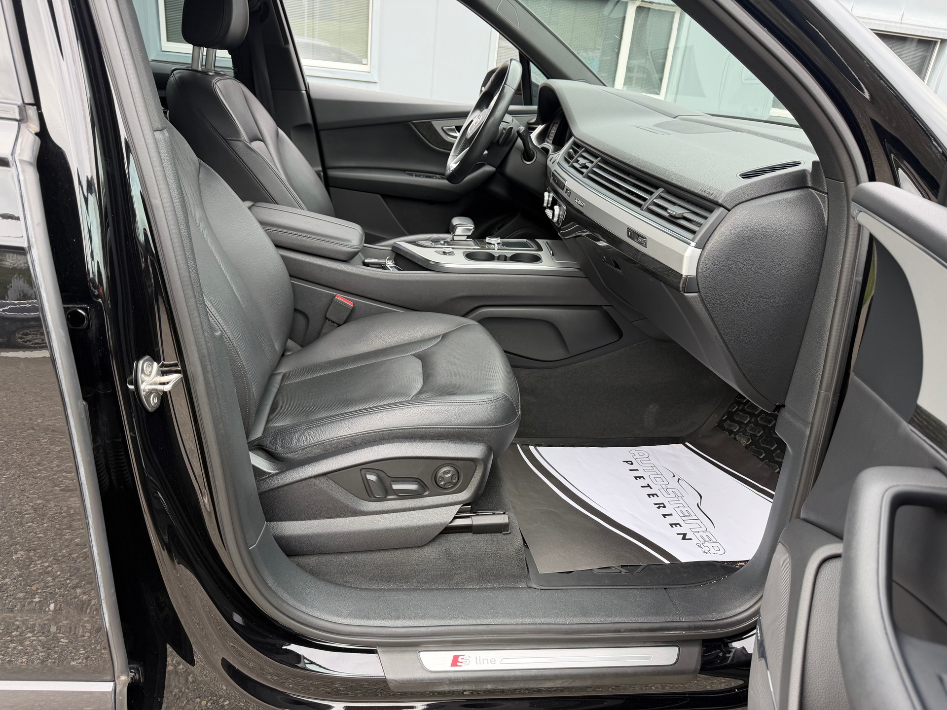AUDI S-LINE !! Q7 3.0 TFSI " 2018" QUATTRO MIT 7 SITZPLÄTZE" TIPTRONIC 333 PS BENZIN. AB MFK. AB SERVICE. MIT AHK 3500 KG .-image-23