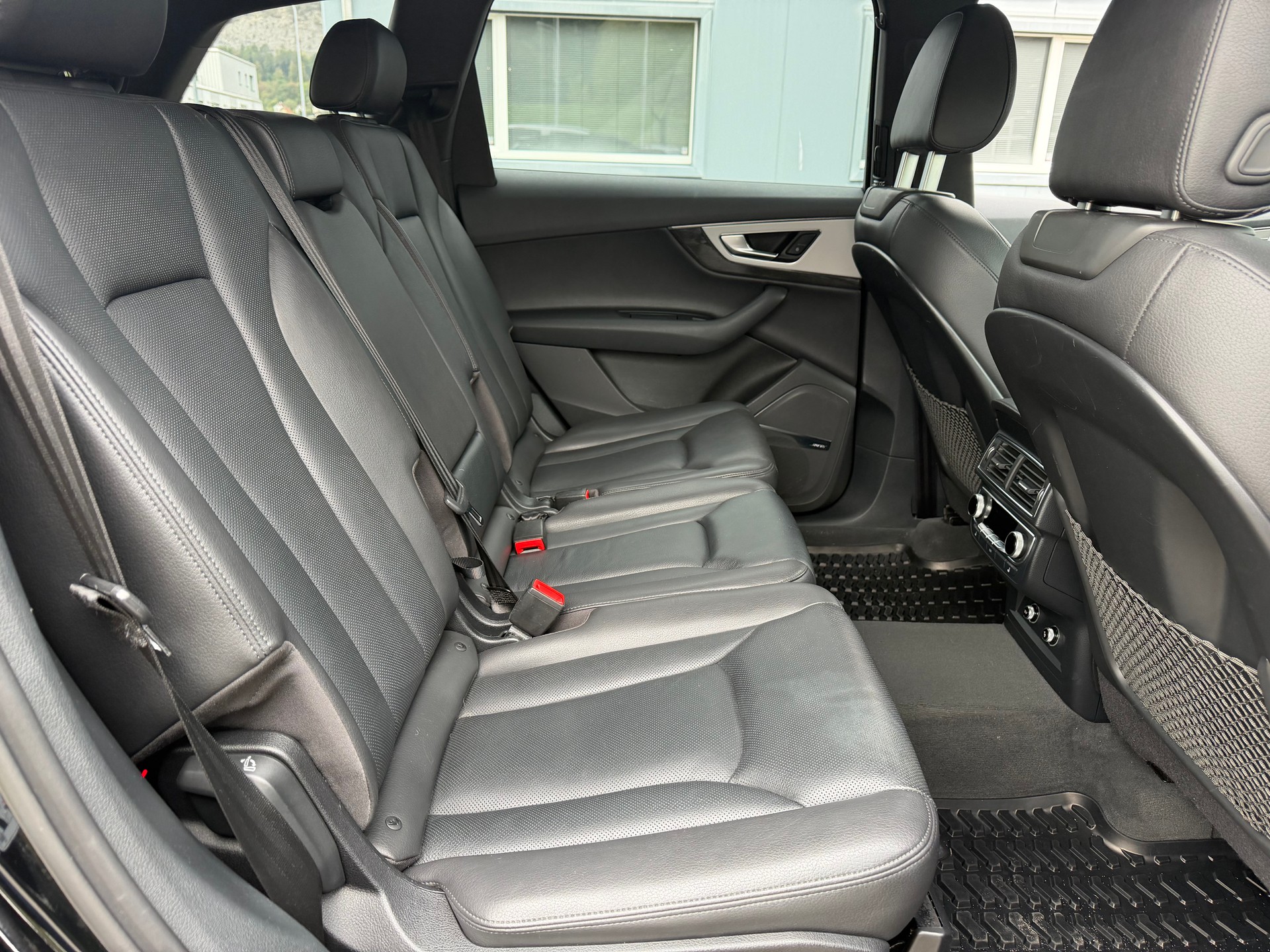 AUDI S-LINE !! Q7 3.0 TFSI " 2018" QUATTRO MIT 7 SITZPLÄTZE" TIPTRONIC 333 PS BENZIN. AB MFK. AB SERVICE. MIT AHK 3500 KG .-image-24