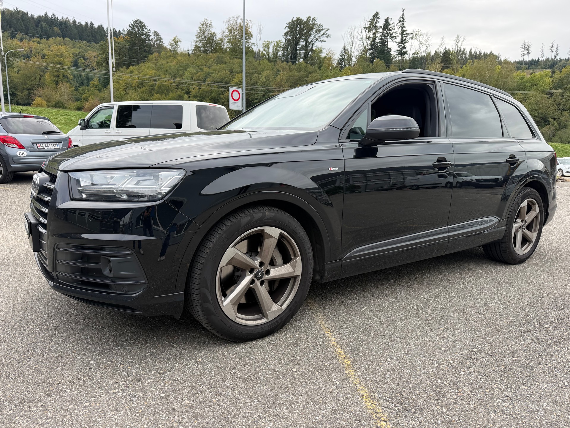 AUDI S-LINE !! Q7 3.0 TFSI " 2018" QUATTRO MIT 7 SITZPLÄTZE" TIPTRONIC 333 PS BENZIN. AB MFK. AB SERVICE. MIT AHK 3500 KG .-image-0