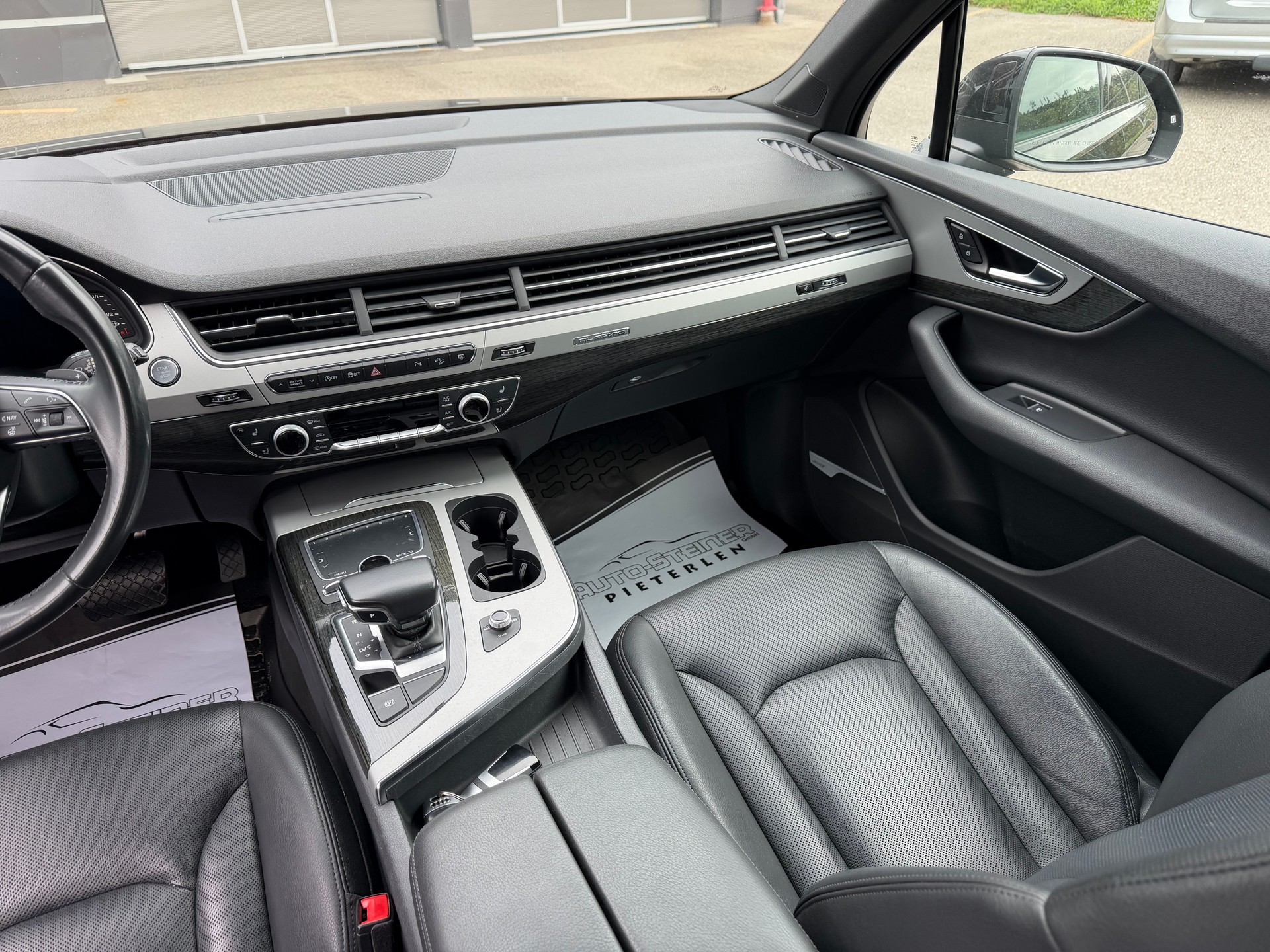 AUDI S-LINE !! Q7 3.0 TFSI " 2018" QUATTRO MIT 7 SITZPLÄTZE" TIPTRONIC 333 PS BENZIN. AB MFK. AB SERVICE. MIT AHK 3500 KG .-image-15