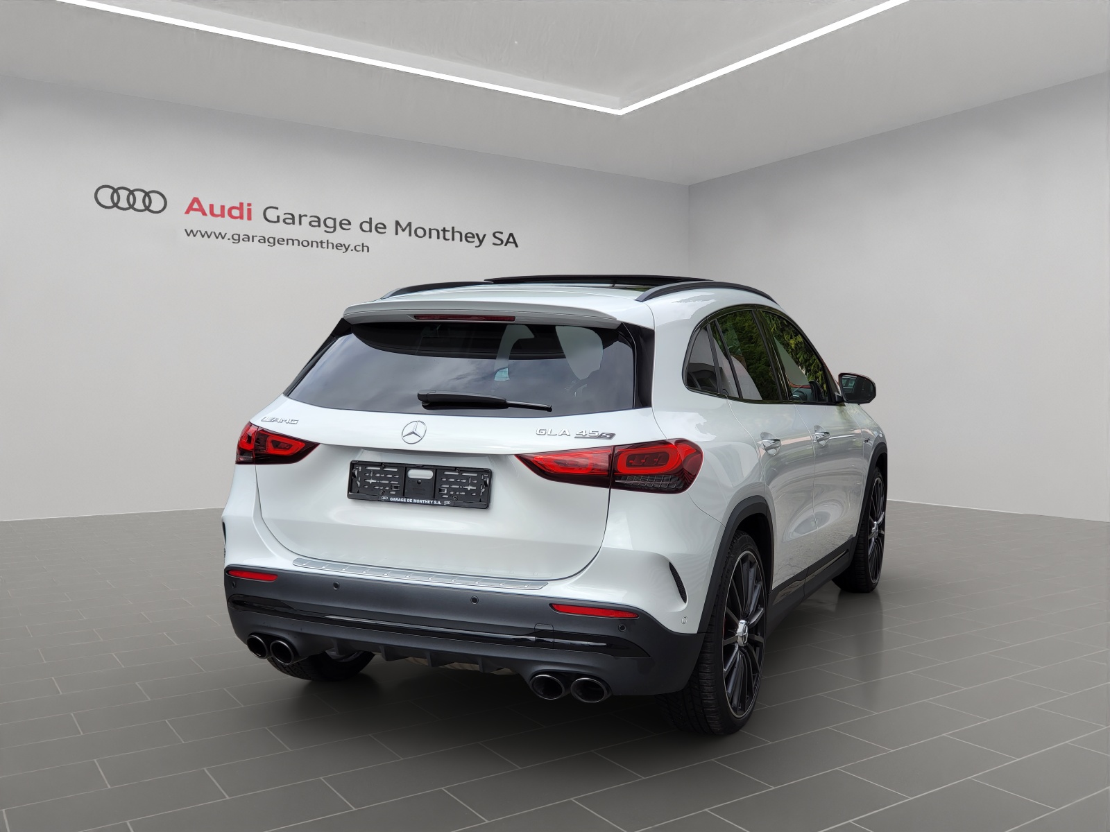 MERCEDES-BENZ GLA 45 S AMG 4Matic+ 8G-Speedshift DCT-image-2