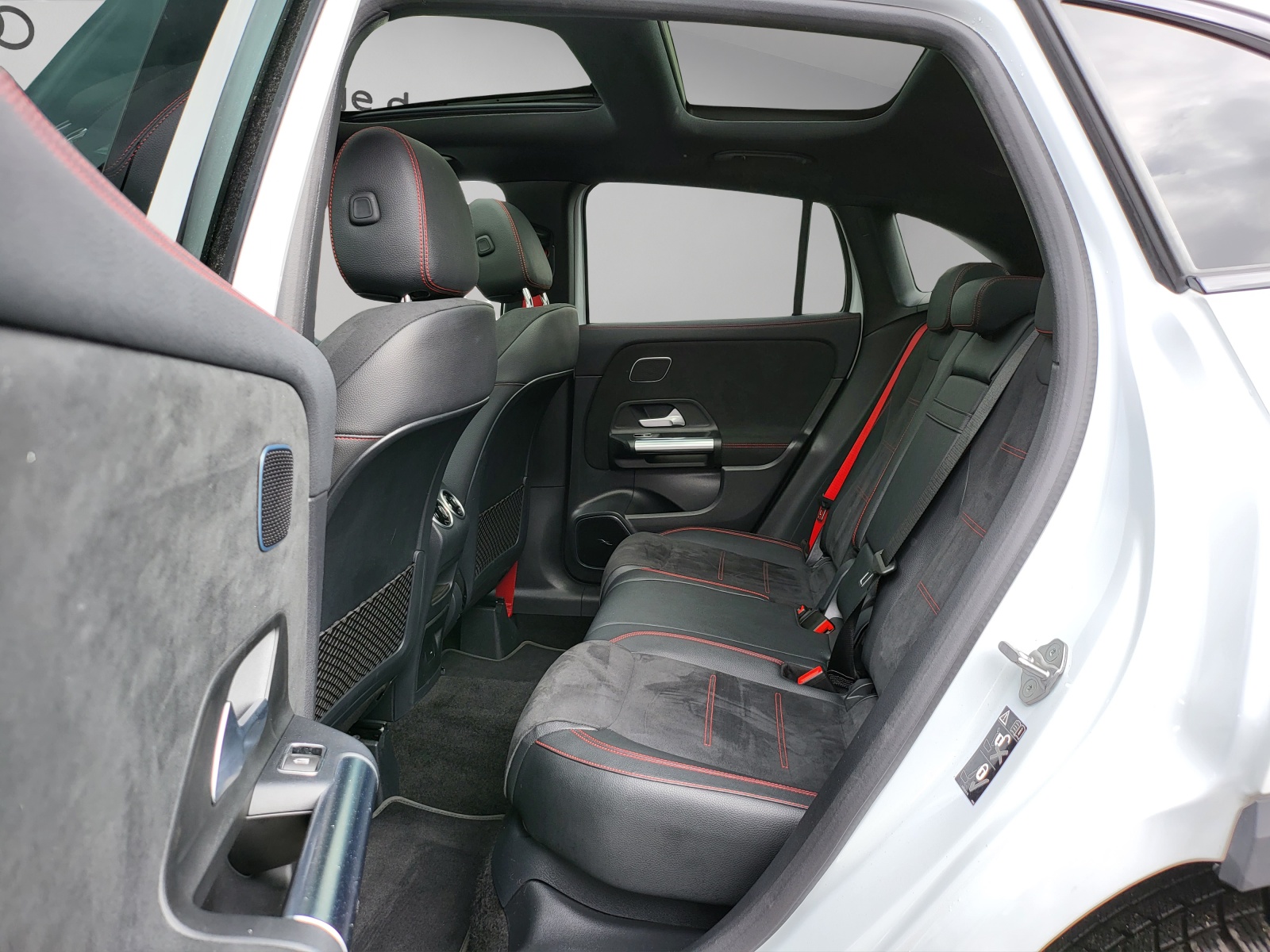 MERCEDES-BENZ GLA 45 S AMG 4Matic+ 8G-Speedshift DCT-image-7