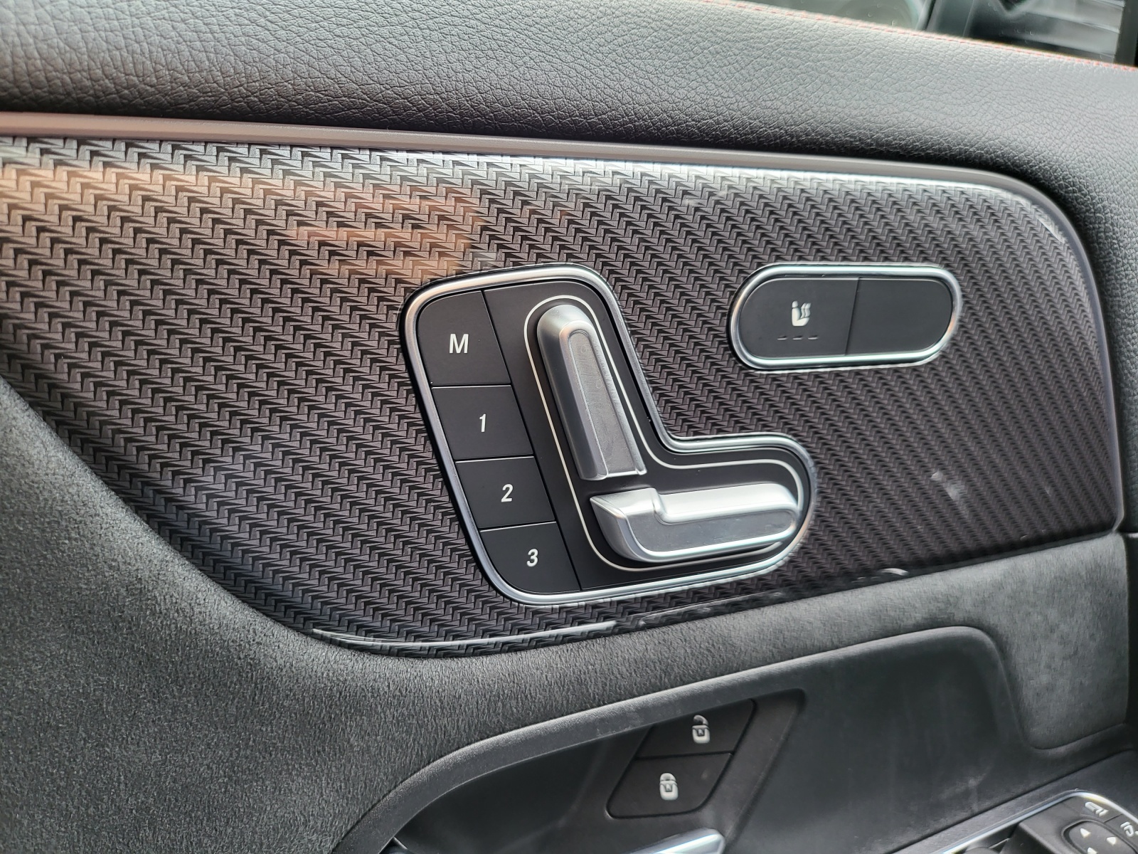 MERCEDES-BENZ GLA 45 S AMG 4Matic+ 8G-Speedshift DCT-image-13