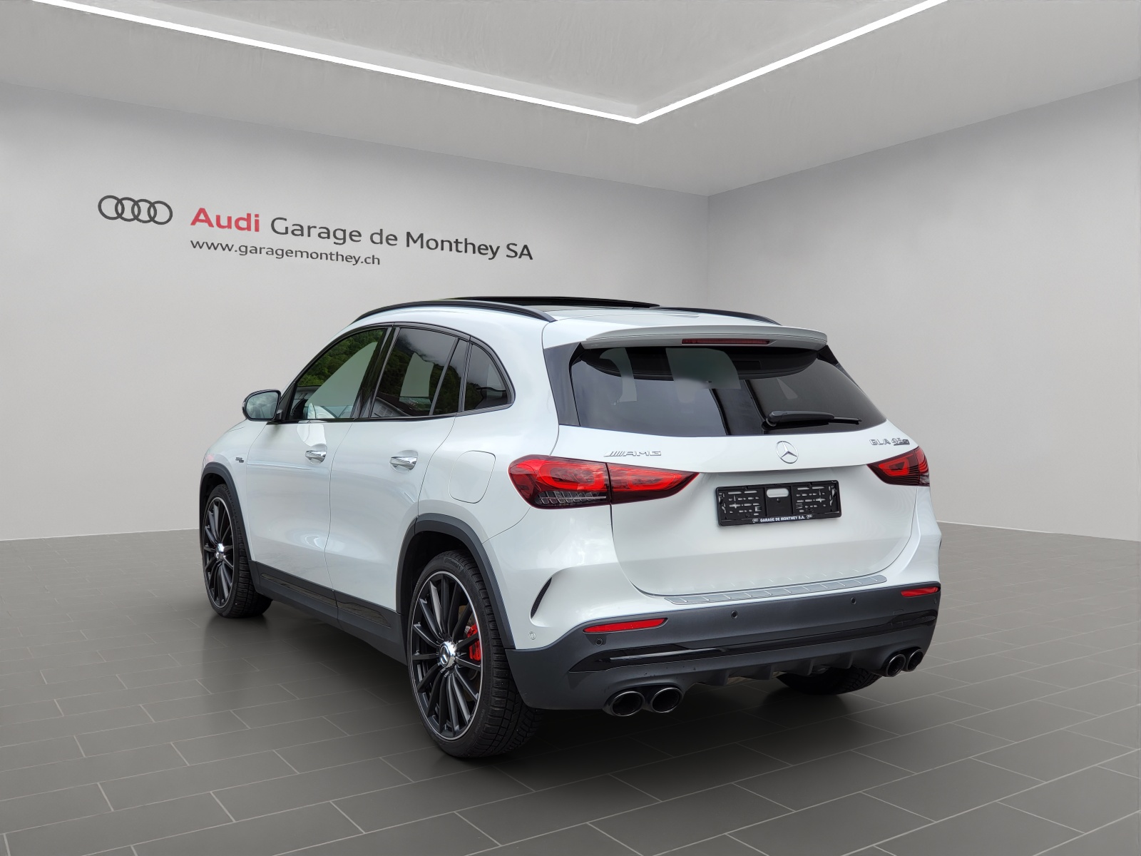 MERCEDES-BENZ GLA 45 S AMG 4Matic+ 8G-Speedshift DCT-image-3