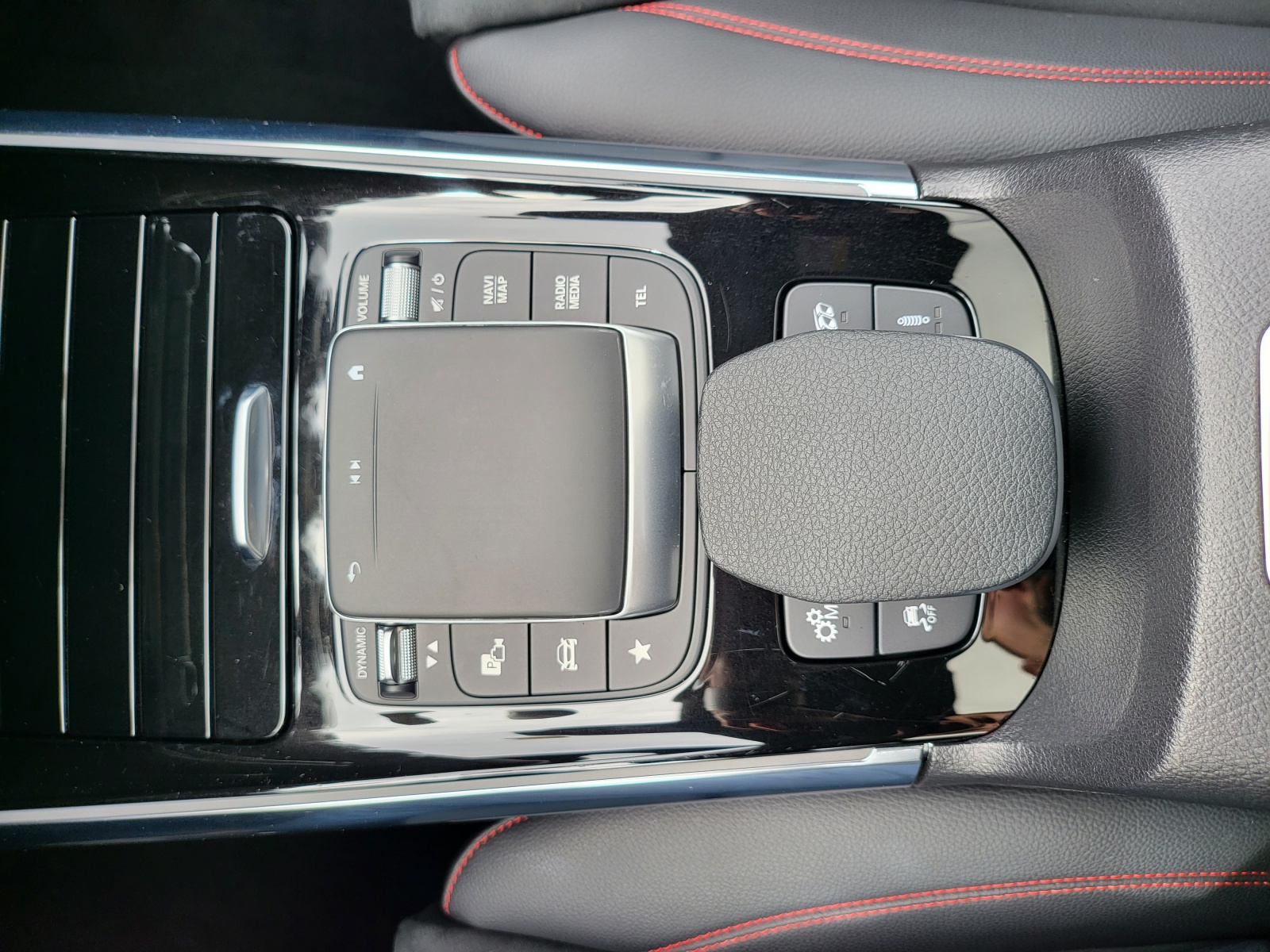 MERCEDES-BENZ GLA 45 S AMG 4Matic+ 8G-Speedshift DCT-image-11