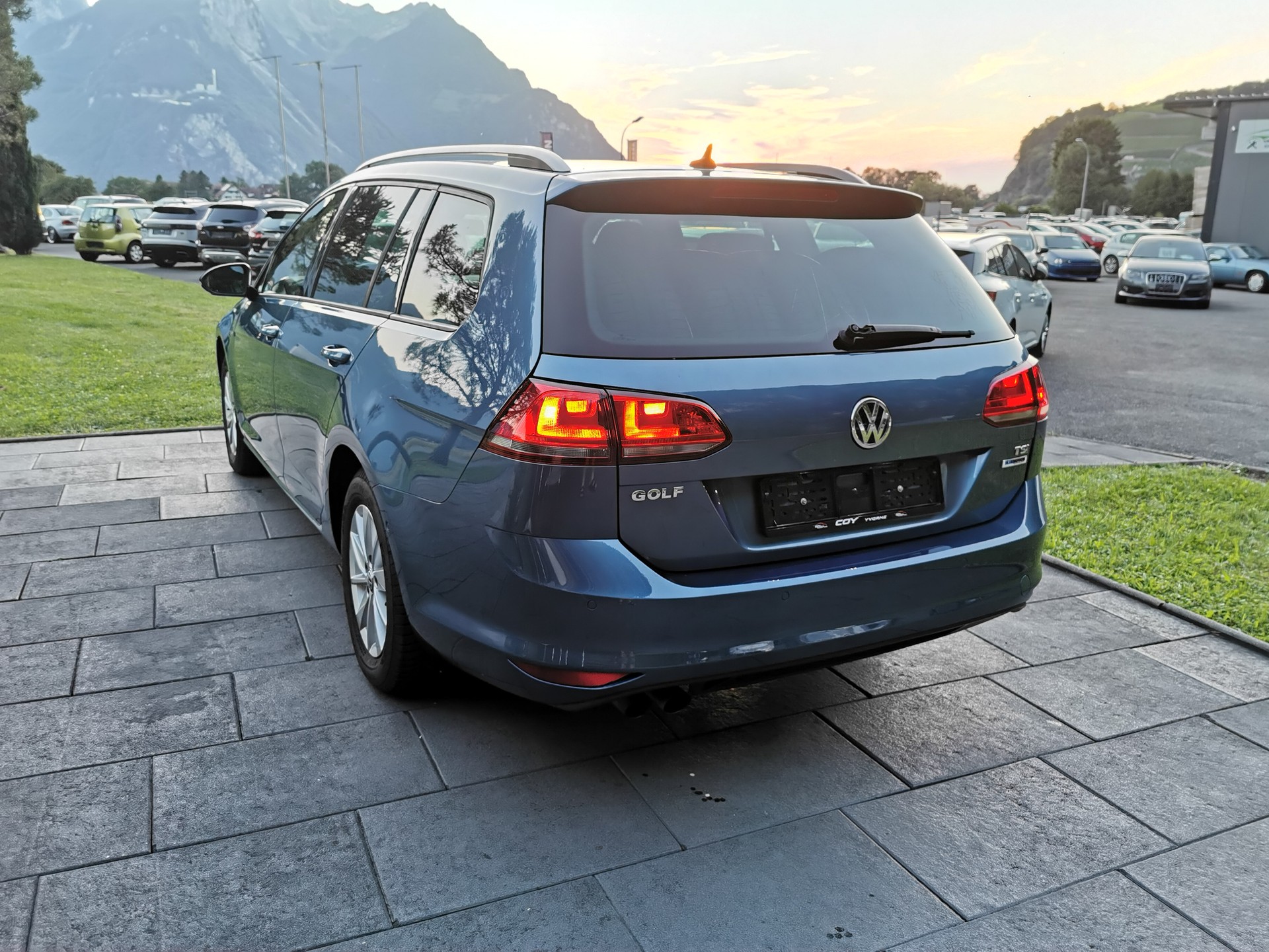 VW Golf Variant 1.4 TSI Lounge DSG-image-4