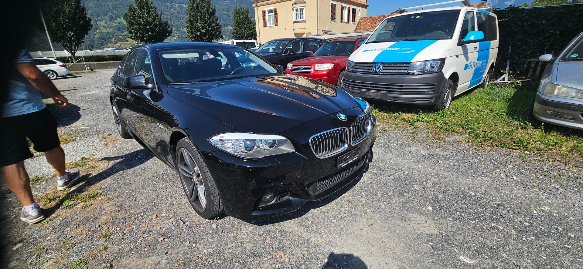 BMW 528i-image-1