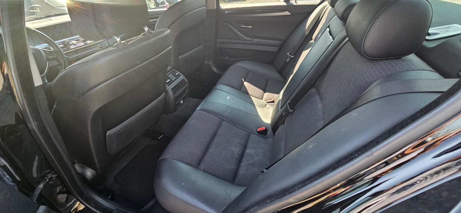 BMW 528i-image-5