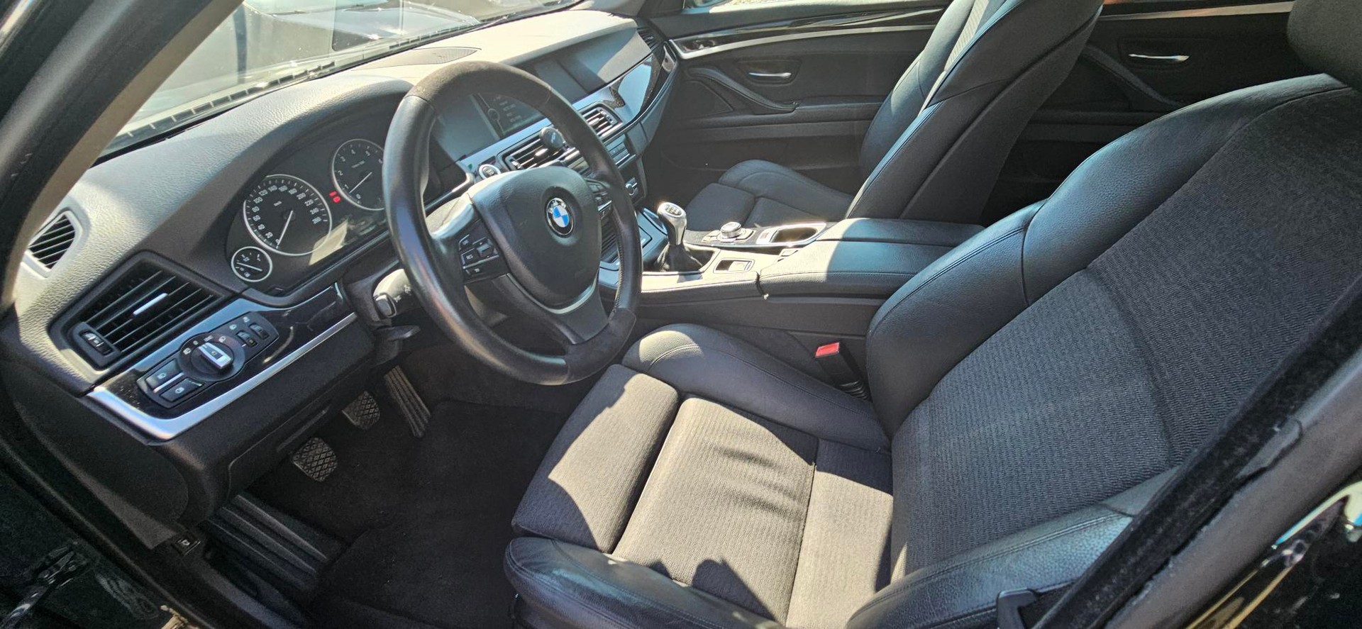BMW 528i-image-4