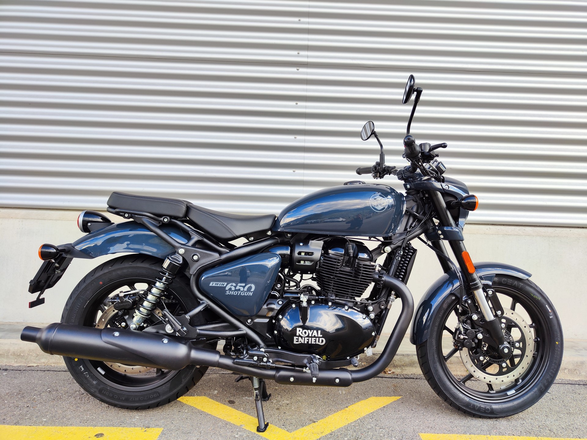 ROYAL ENFIELD SHOTGUN 650