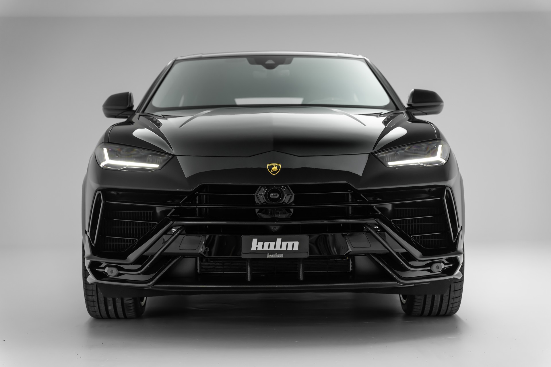 LAMBORGHINI Performante-showroom-element-1