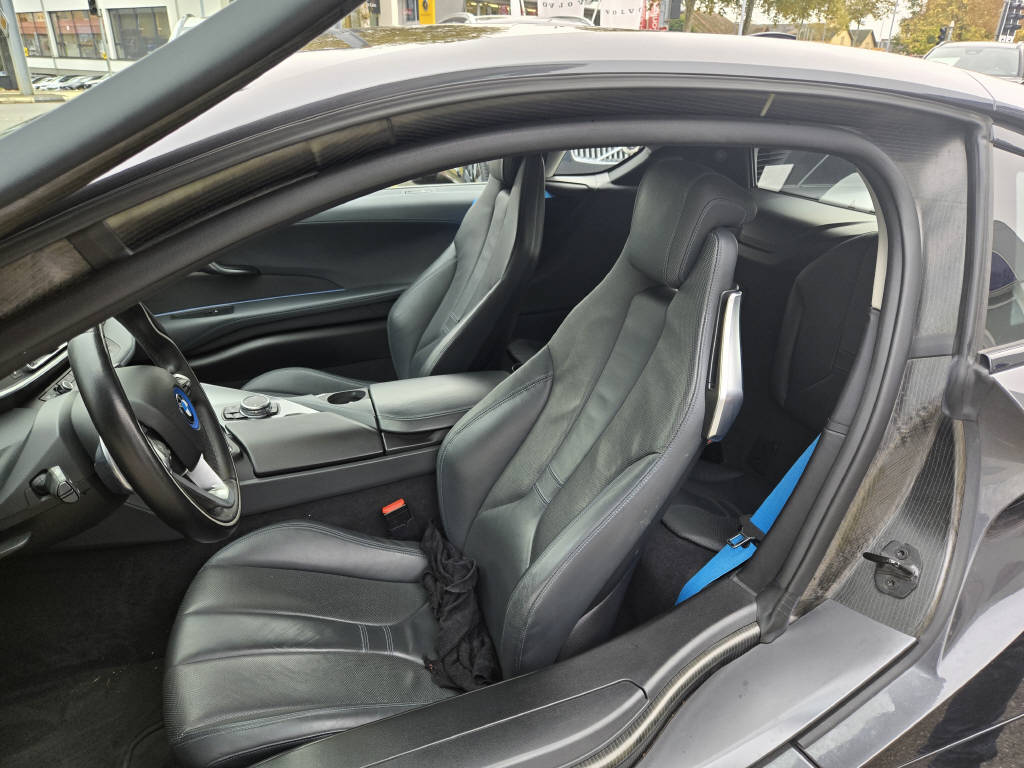 BMW i8 Coupé-image-4