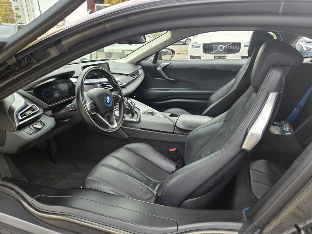 BMW i8 Coupé-image-6