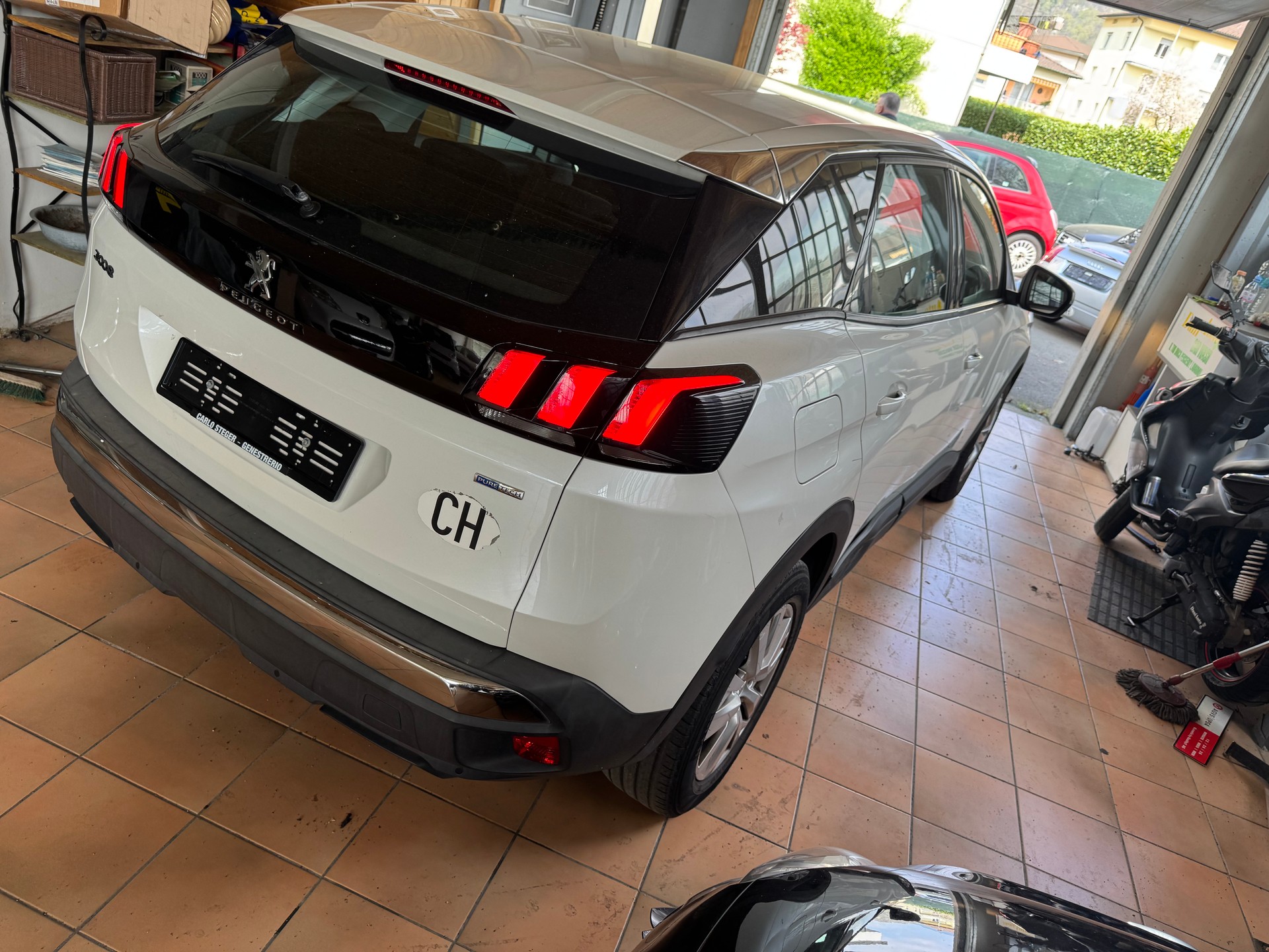 PEUGEOT 3008 1.2 PureTech Active-image-3