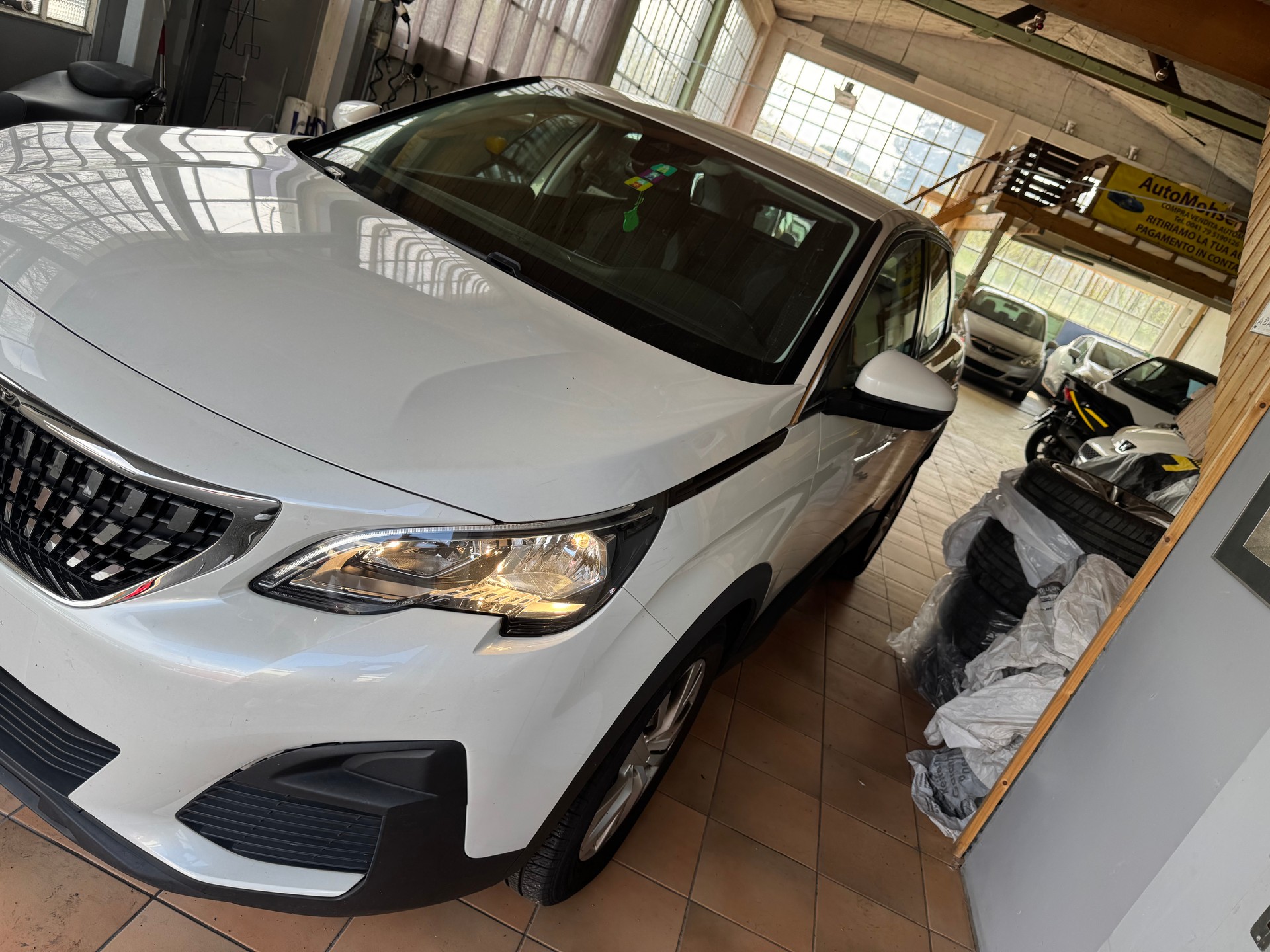PEUGEOT 3008 1.2 PureTech Active-image-1