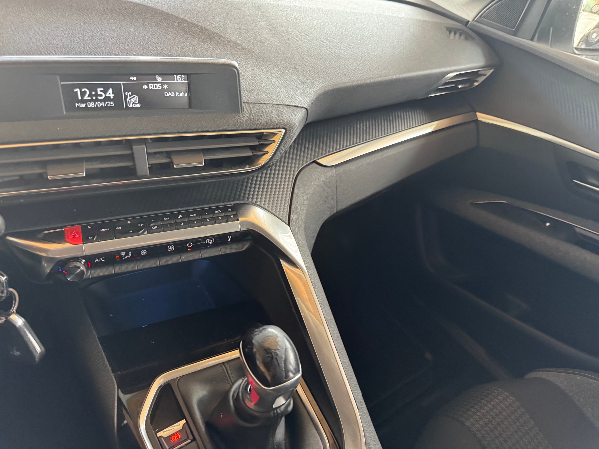 PEUGEOT 3008 1.2 PureTech Active-image-12