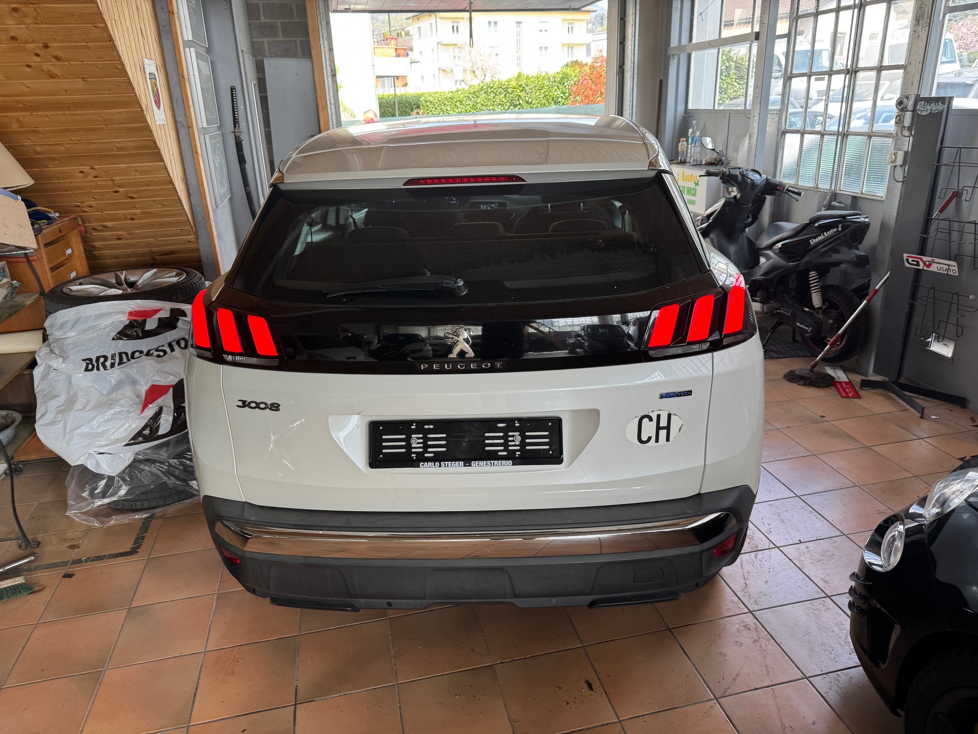PEUGEOT 3008 1.2 PureTech Active-image-4