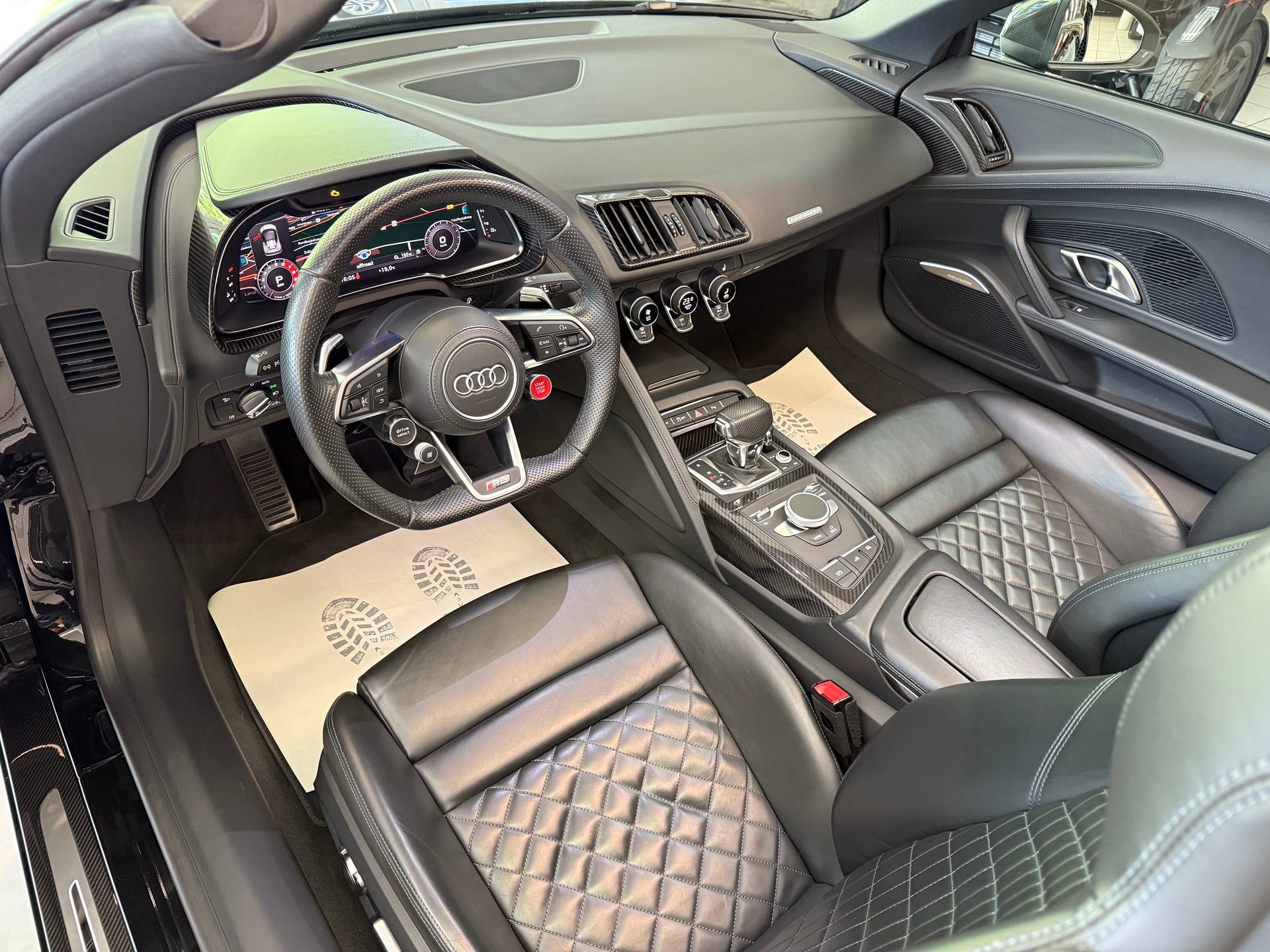 AUDI R8 Spyder performance S-Tronic-image-11