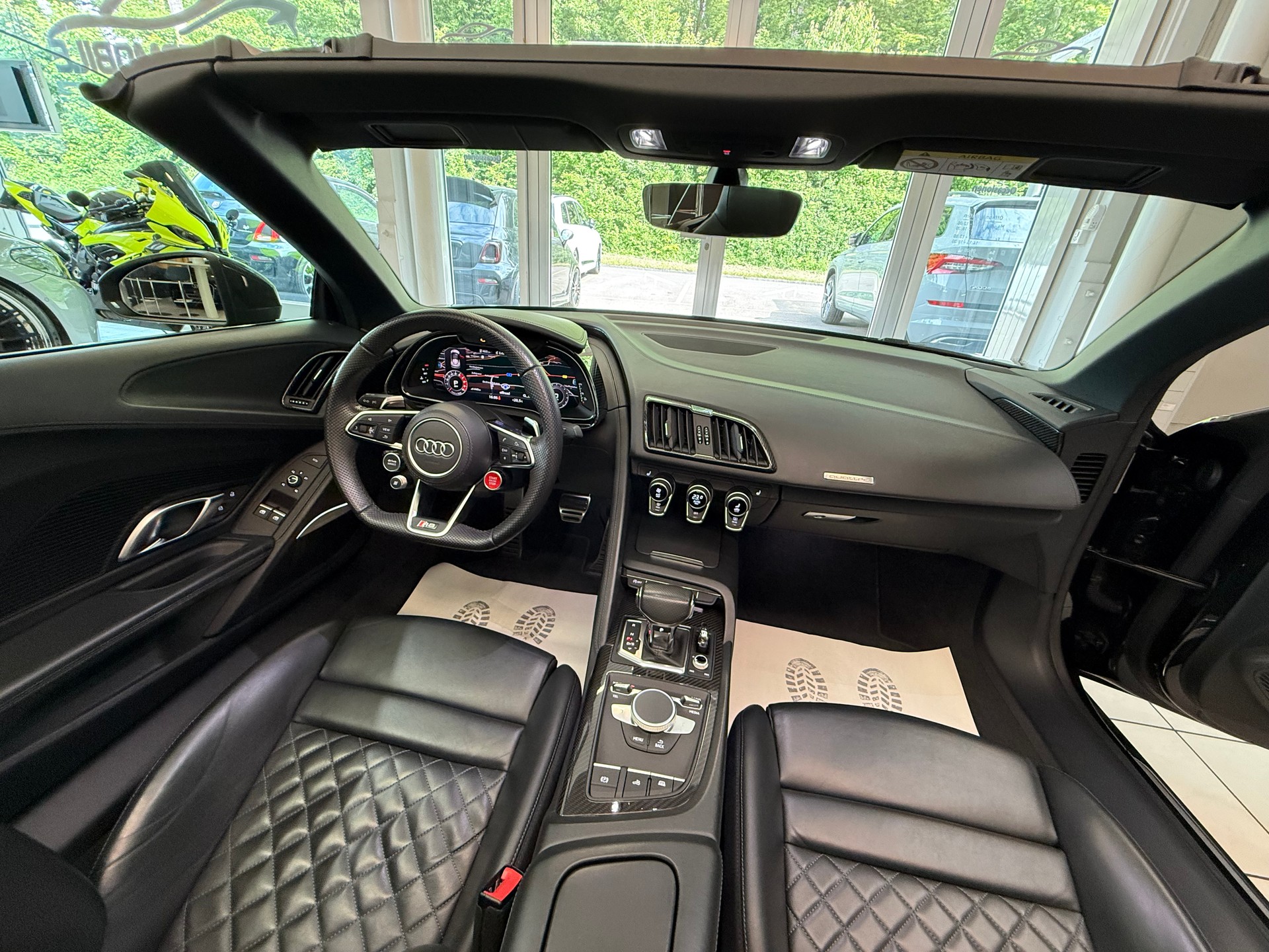 AUDI R8 Spyder performance S-Tronic-image-14
