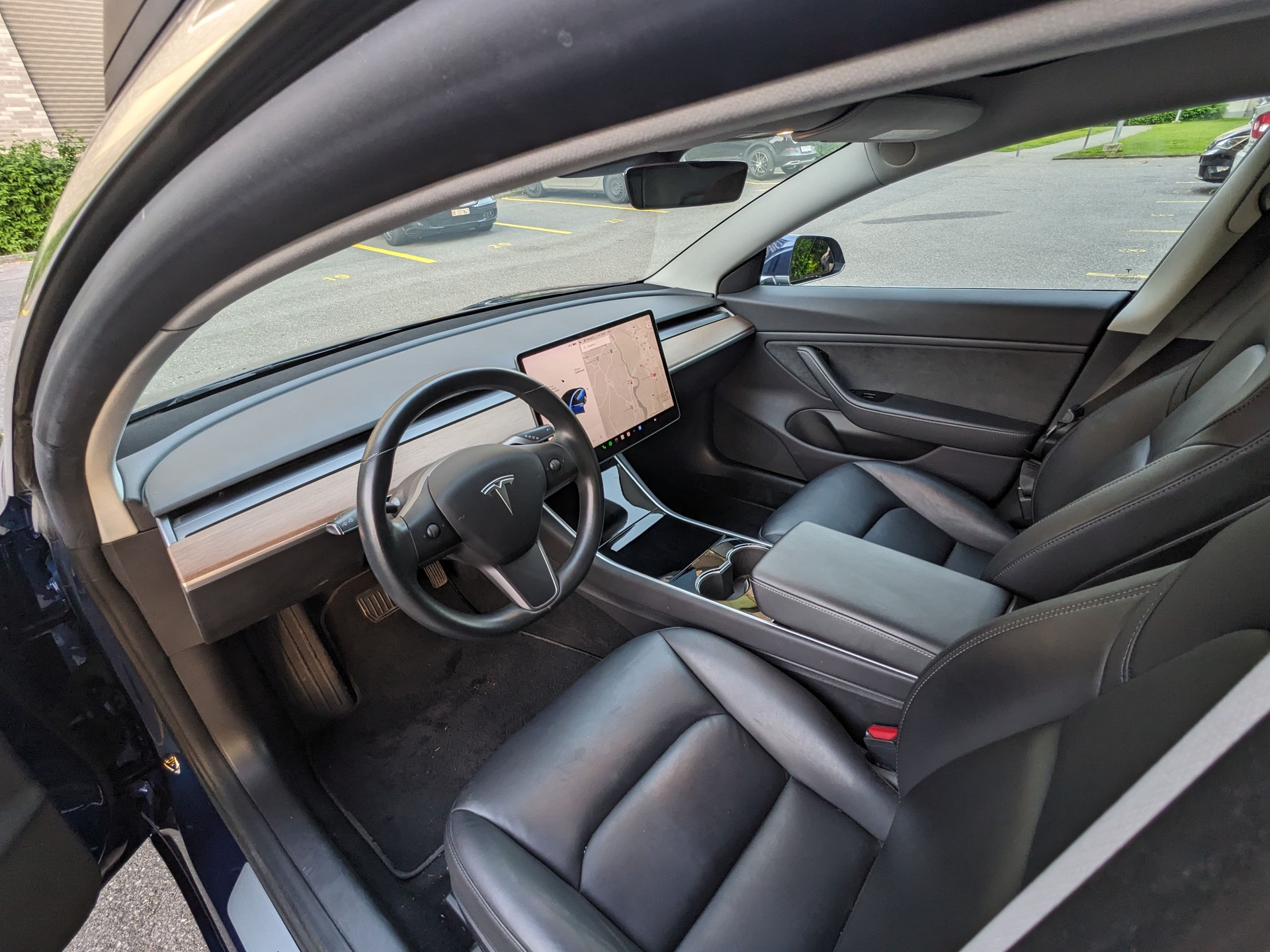 TESLA Model 3 Long Range Dual Motor AWD-image-4