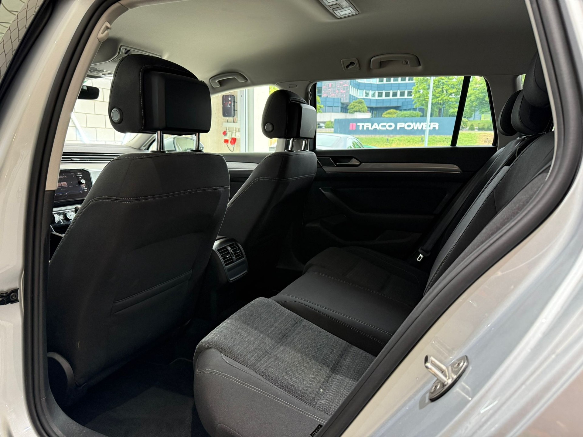 VW Passat 2.0 TDI BMT Business 4Motion DSG-image-11