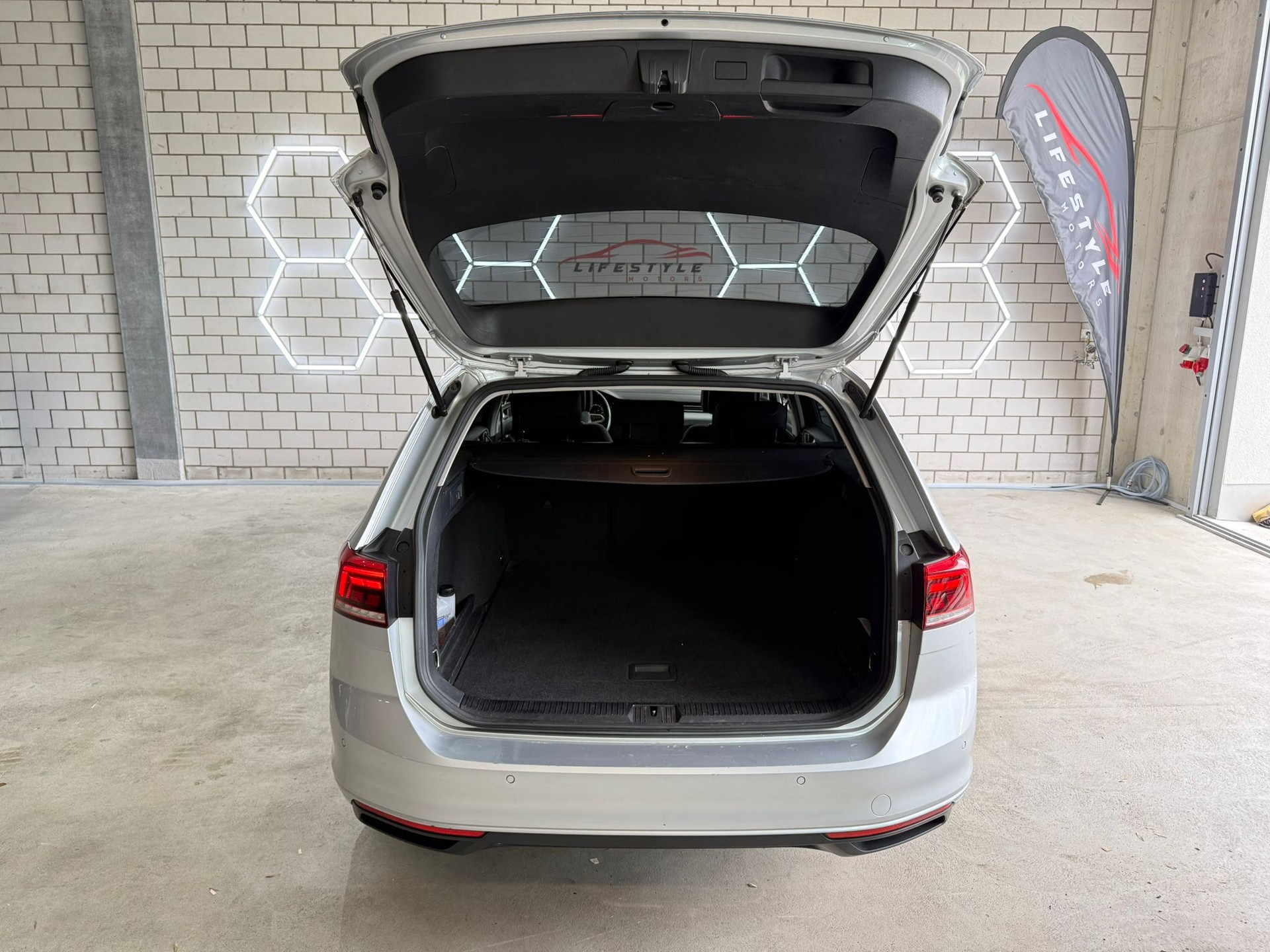 VW Passat 2.0 TDI BMT Business 4Motion DSG-image-12