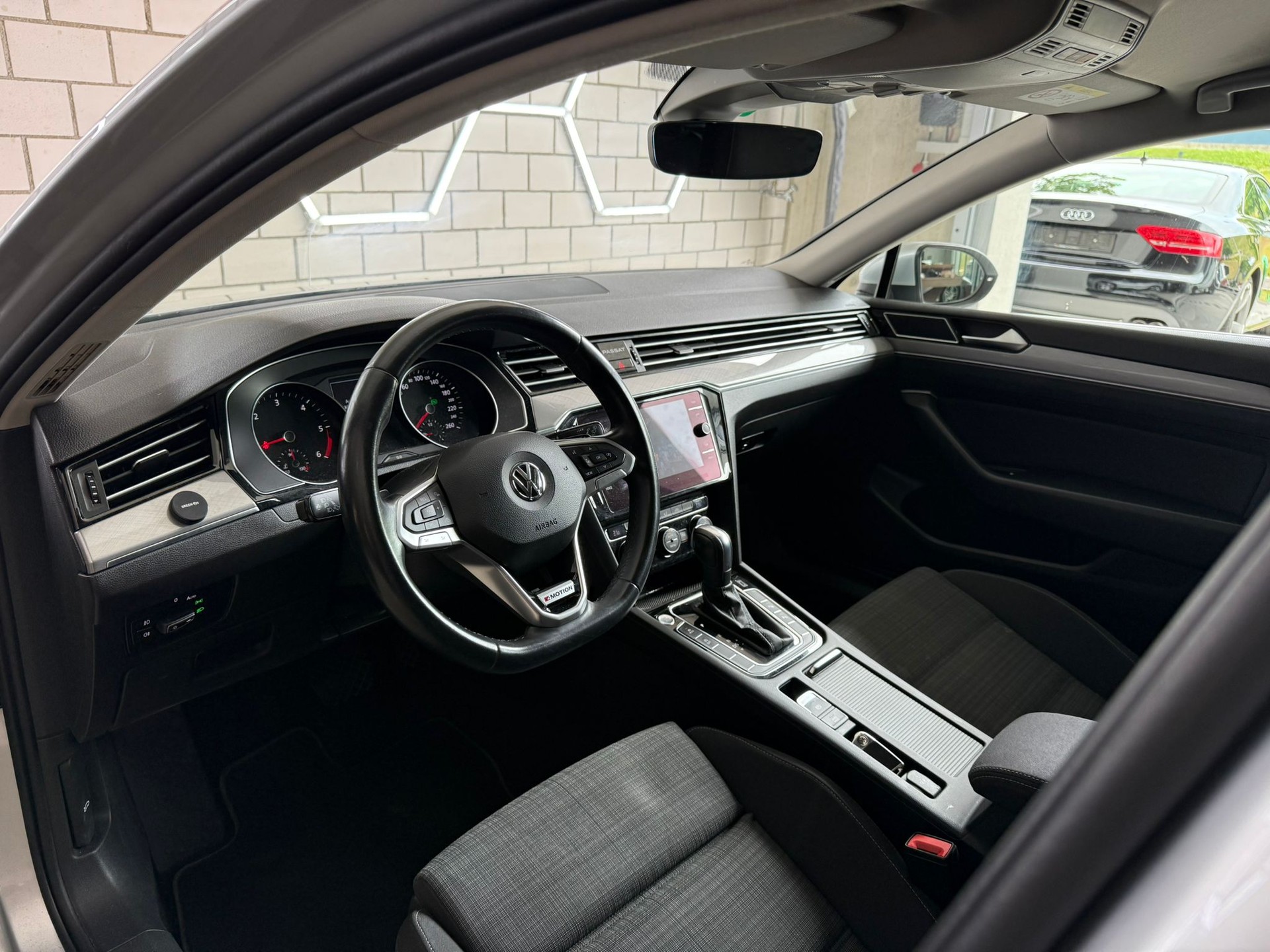 VW Passat 2.0 TDI BMT Business 4Motion DSG-image-6