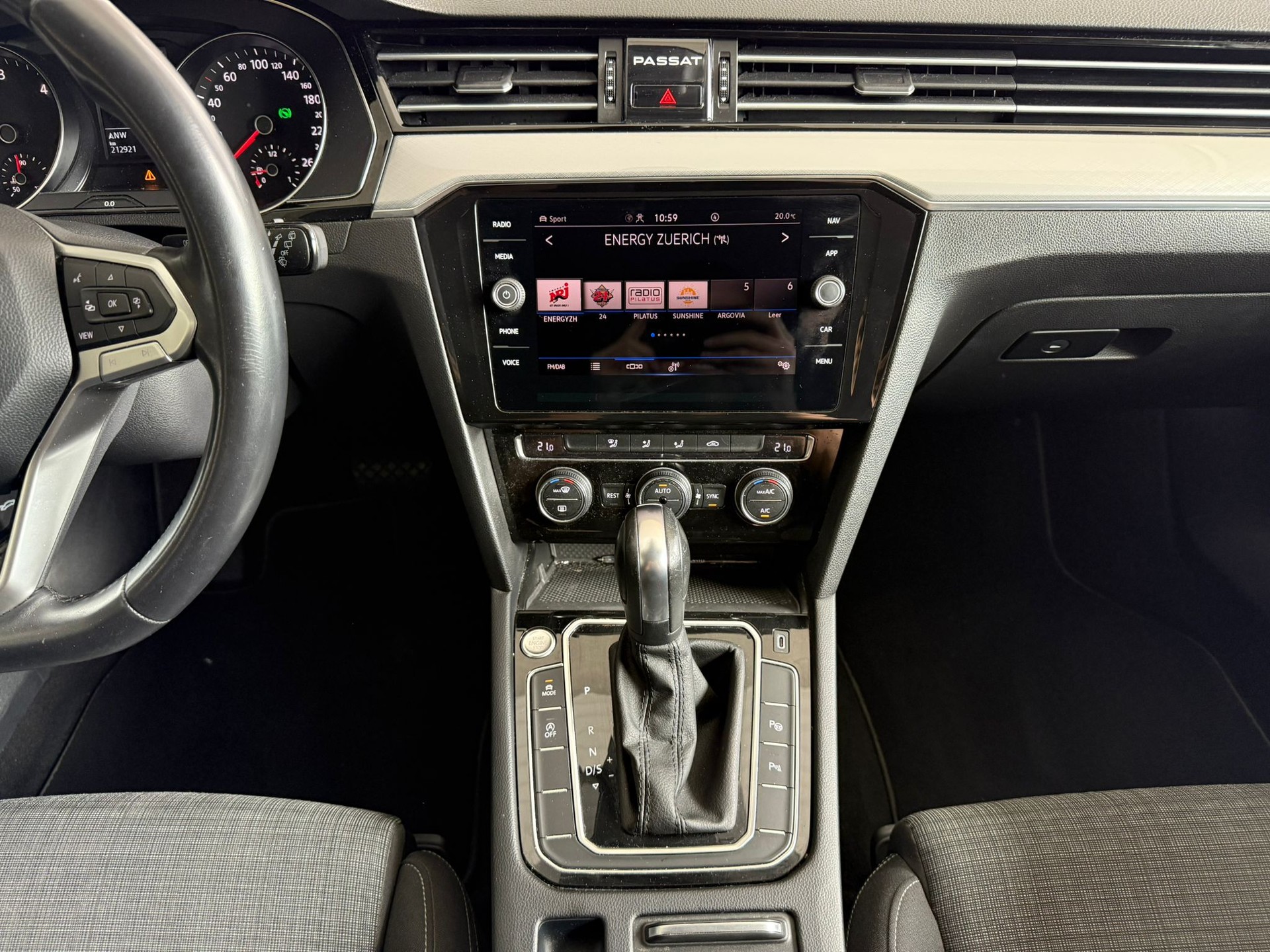 VW Passat 2.0 TDI BMT Business 4Motion DSG-image-9