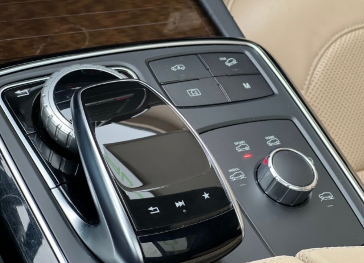 MERCEDES-BENZ GLS 350 d 4Matic 9G-TRONIC-image-11